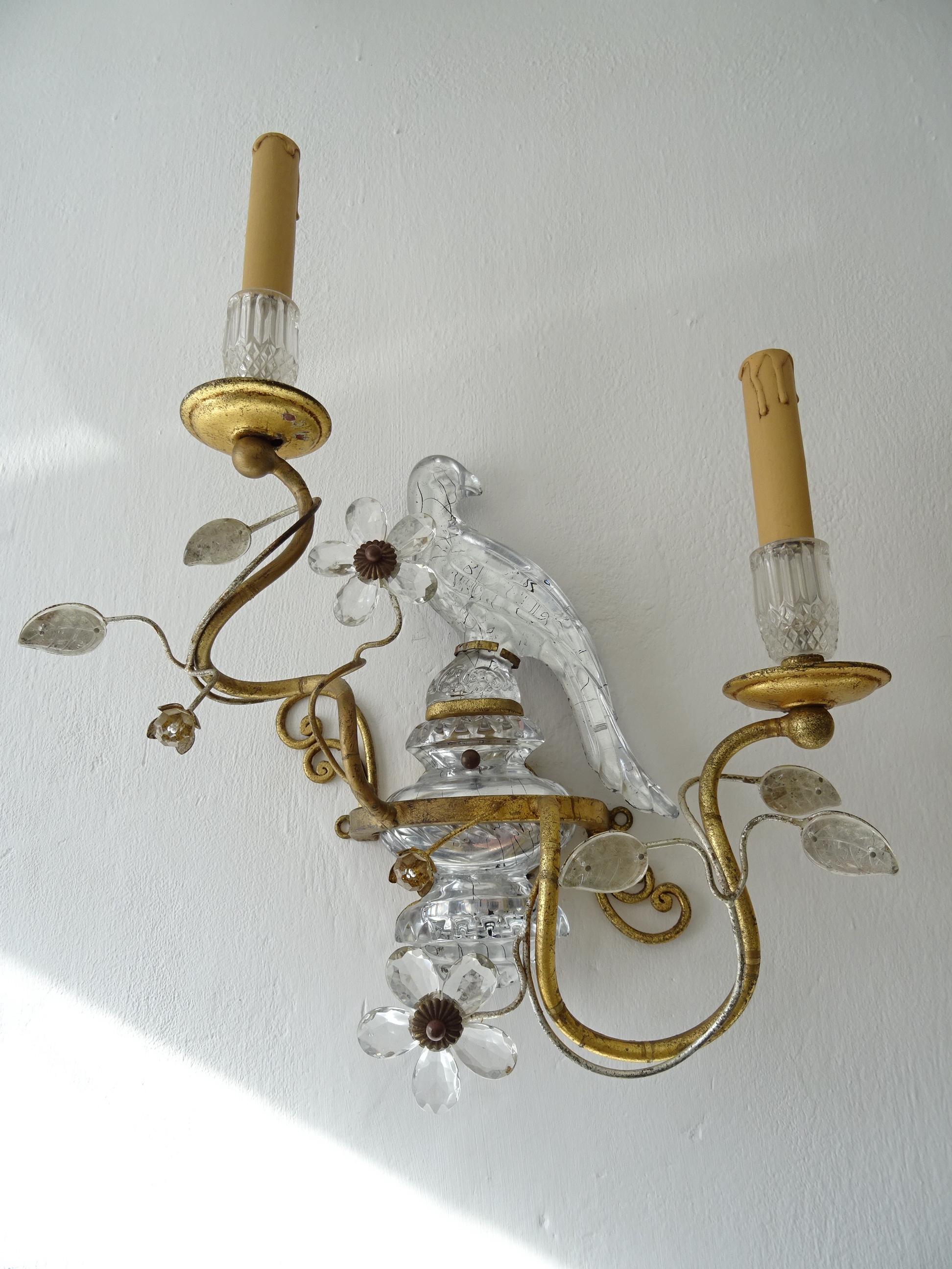 French Maison Bagues Parrot Crystal Bird Flower Sconces Signed In Good Condition In Firenze, Toscana