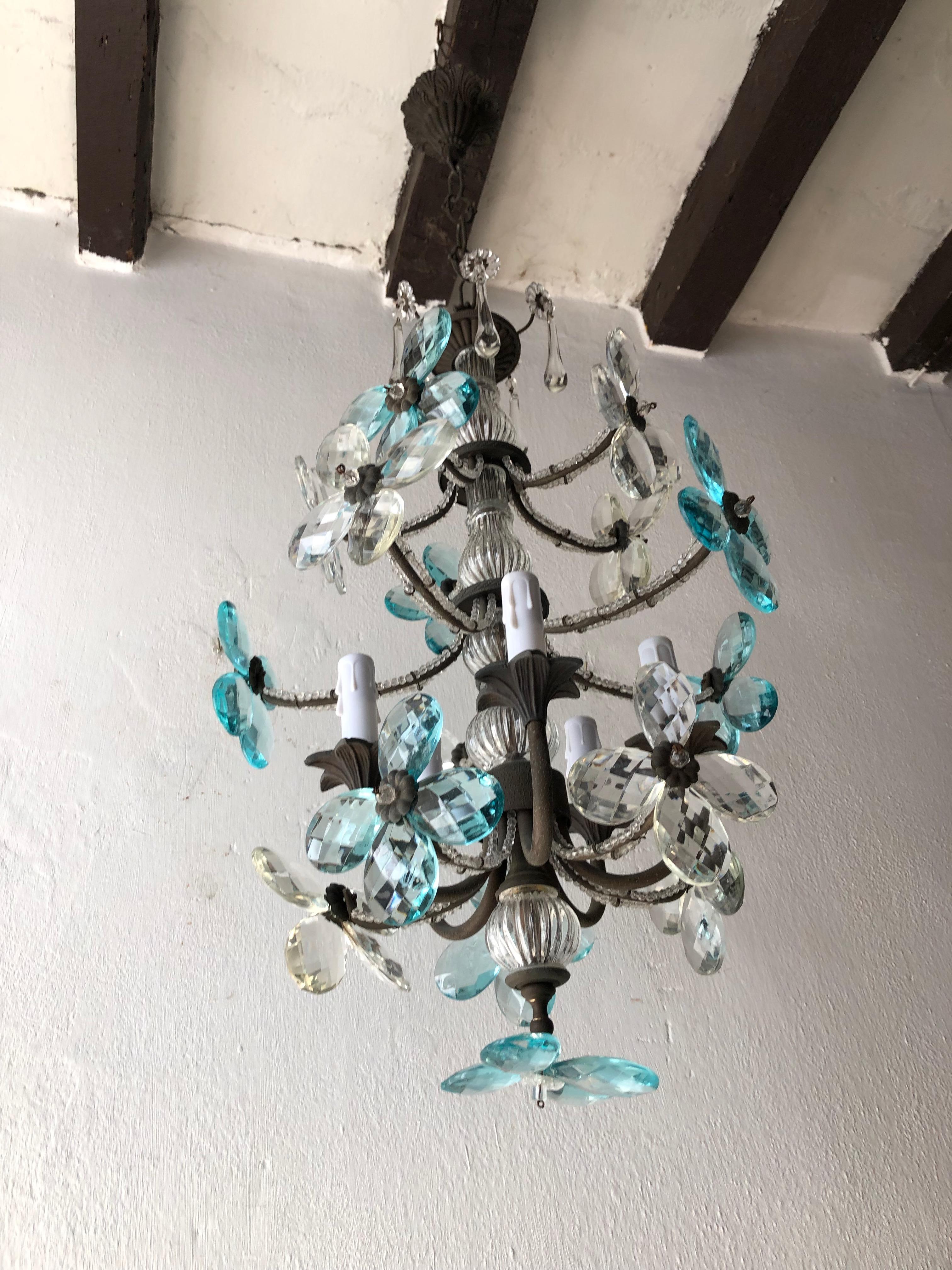 French Maison Bagues Style Aqua Blue Clear Crystal Prism Flowers Chandelier 1900 In Good Condition In Modena (MO), Modena (Mo)