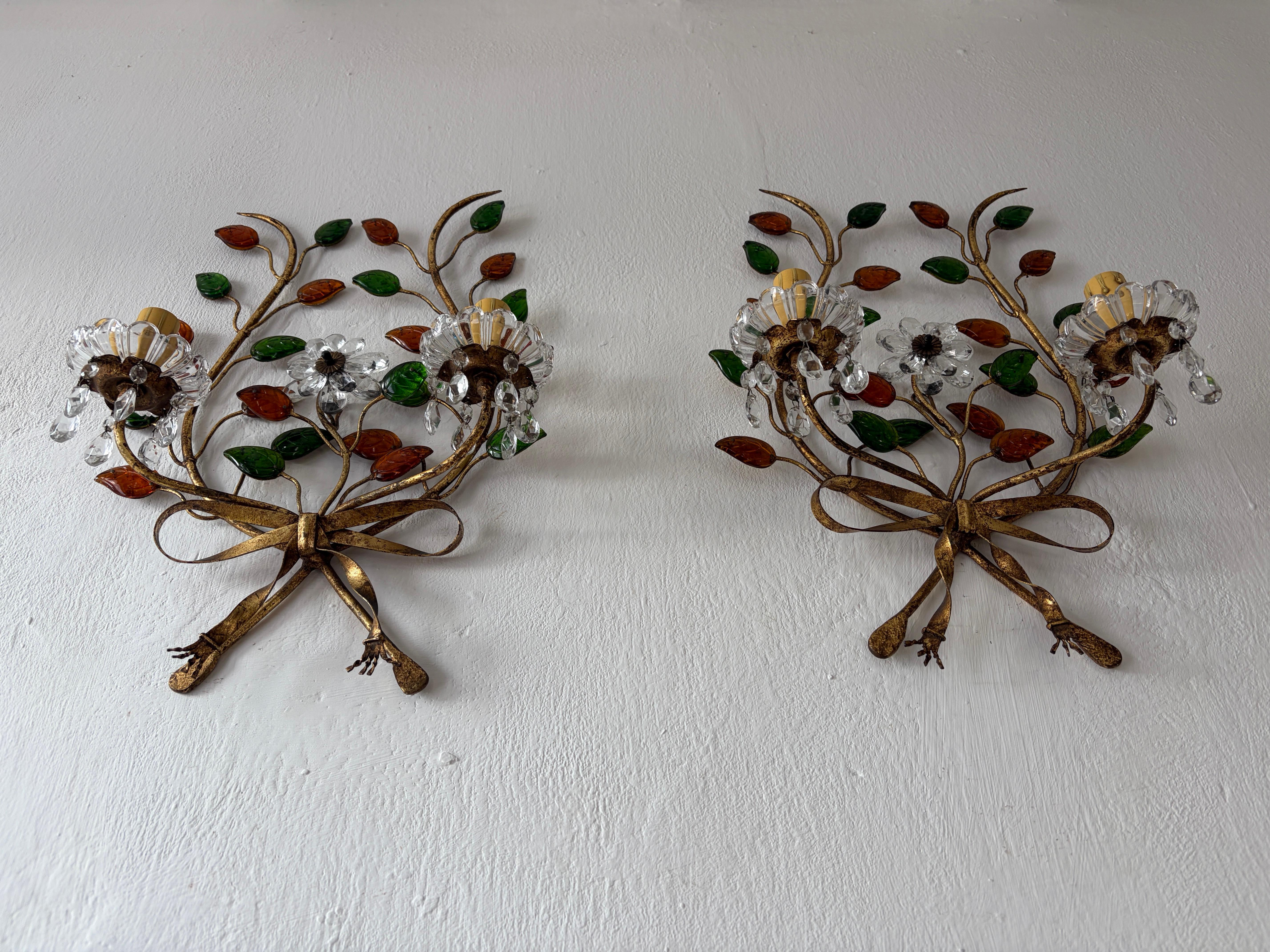 Stile provenzale Maison Baguès in stile francese con foglie colorate, fiocchi di cristallo e prismi. in vendita