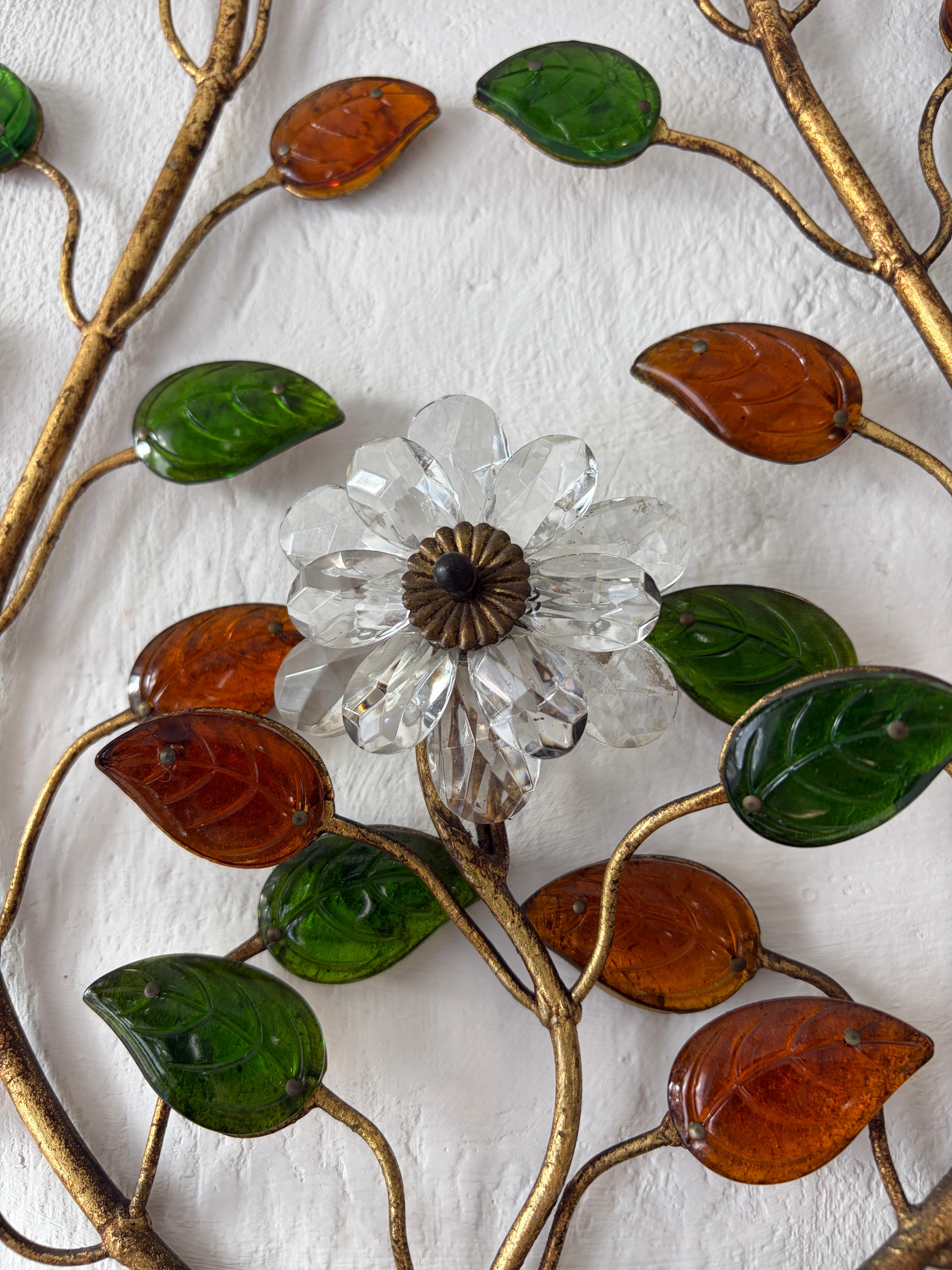 Inizio XX secolo Maison Baguès in stile francese con foglie colorate, fiocchi di cristallo e prismi. in vendita