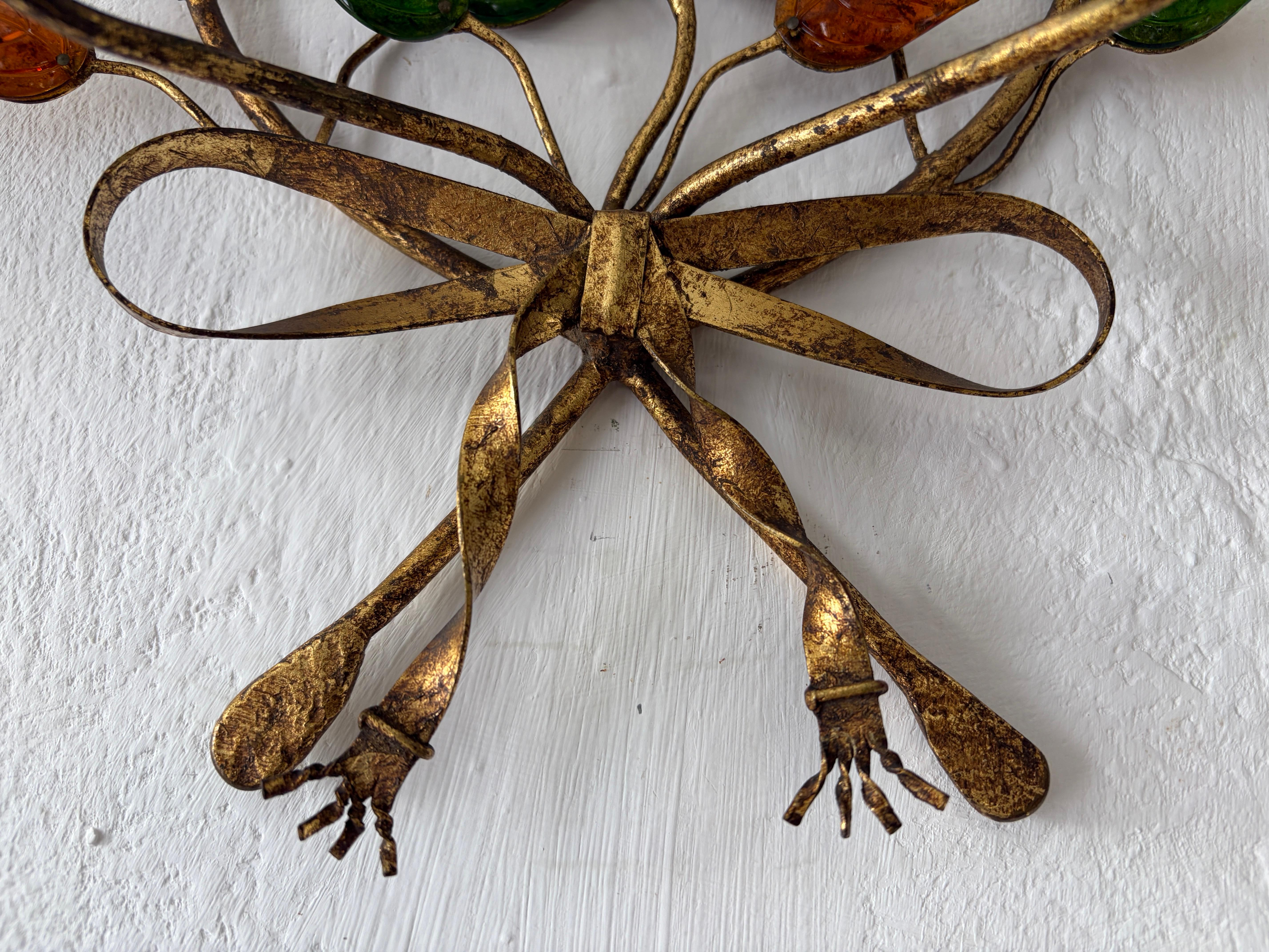 Maison Baguès in stile francese con foglie colorate, fiocchi di cristallo e prismi. in vendita 1