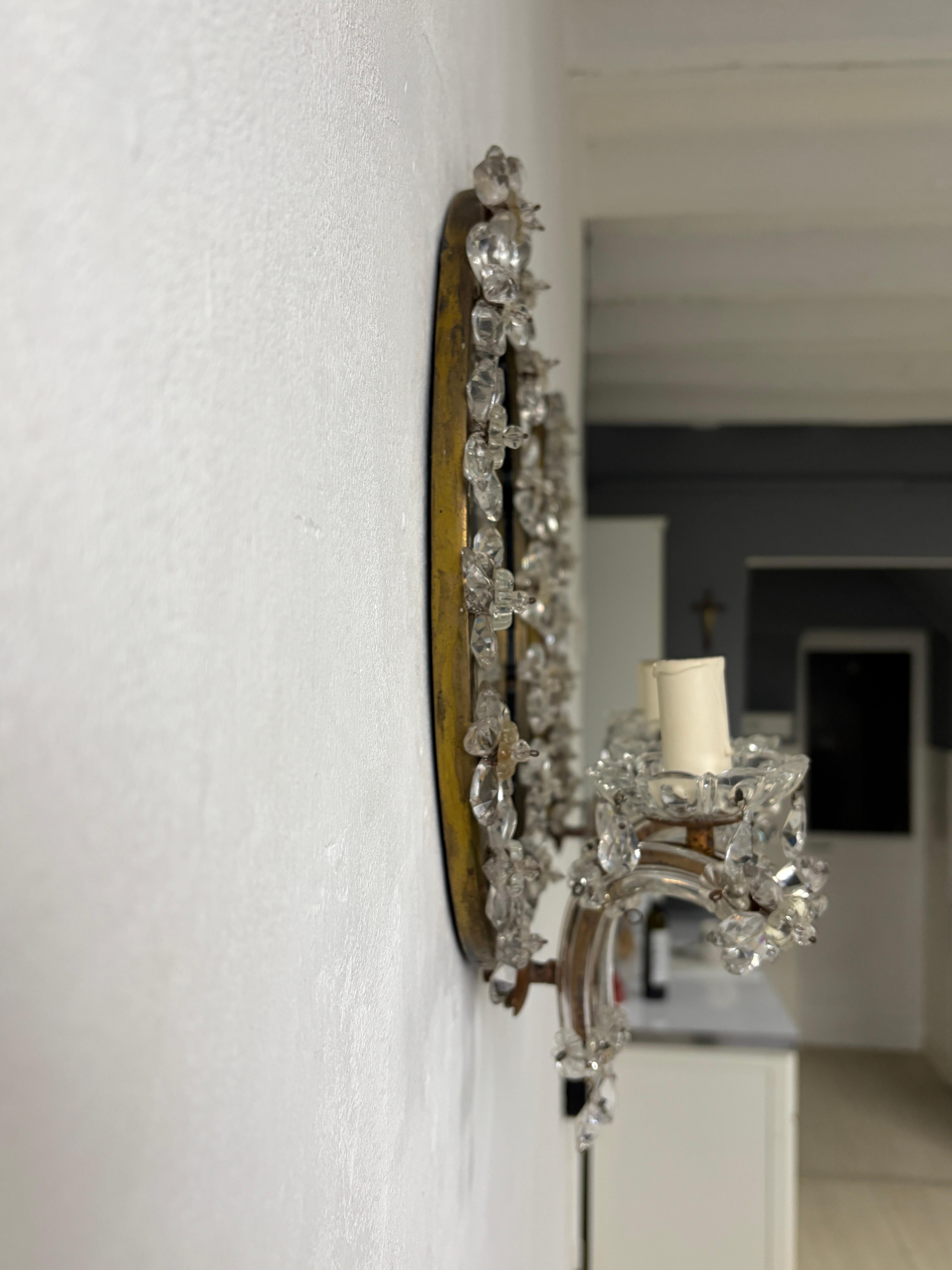 French Maison Bagues Style Crystal Flower Mirror Sconces Murano Glass Prisms OLD en Bueno estado para la venta en Firenze, Toscana