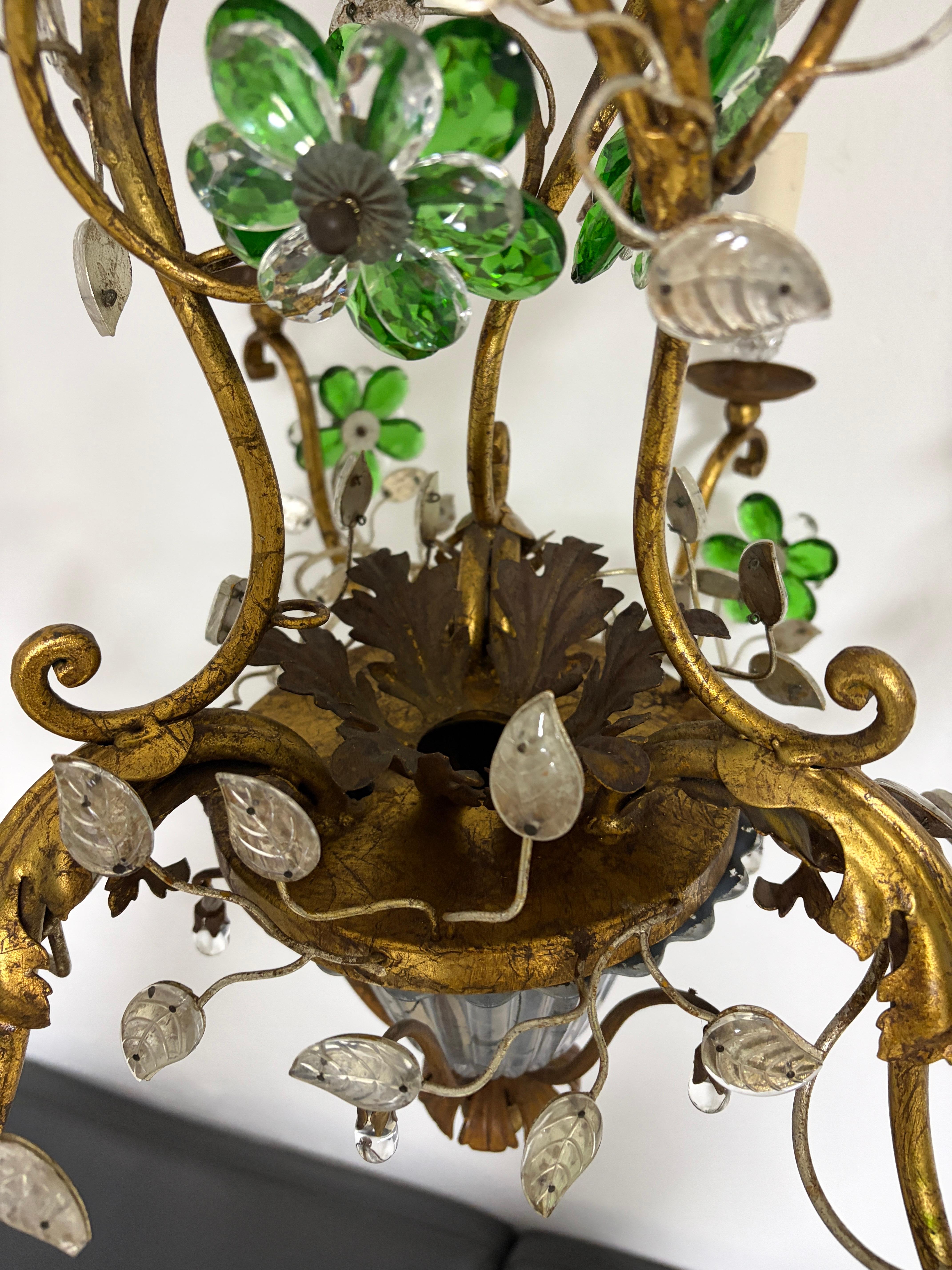 Maison Baguès francese in stile fiori e foglie verdi, lampadario d'oro con vaso c1940 in vendita 5