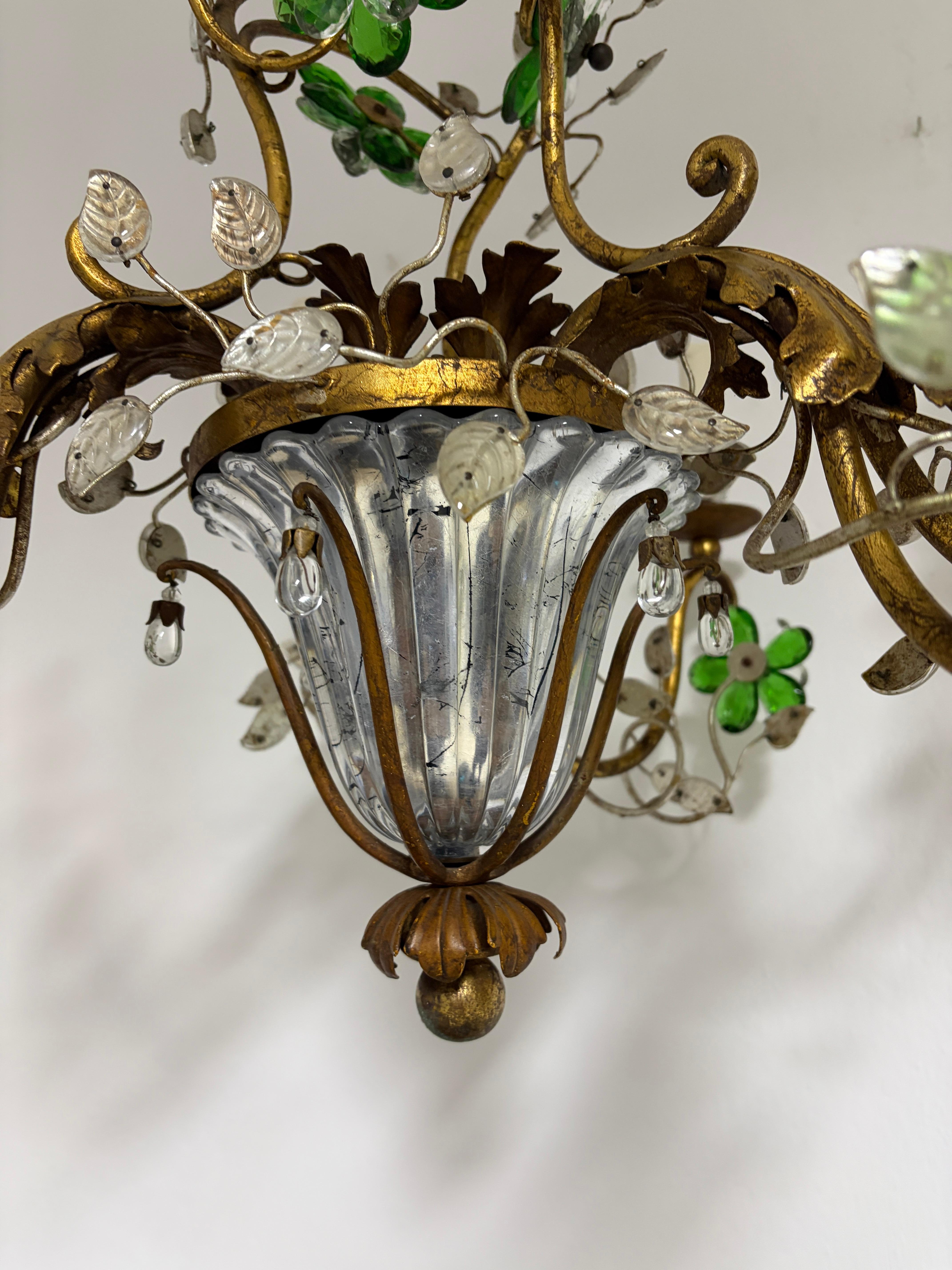 Maison Baguès francese in stile fiori e foglie verdi, lampadario d'oro con vaso c1940 in vendita 6