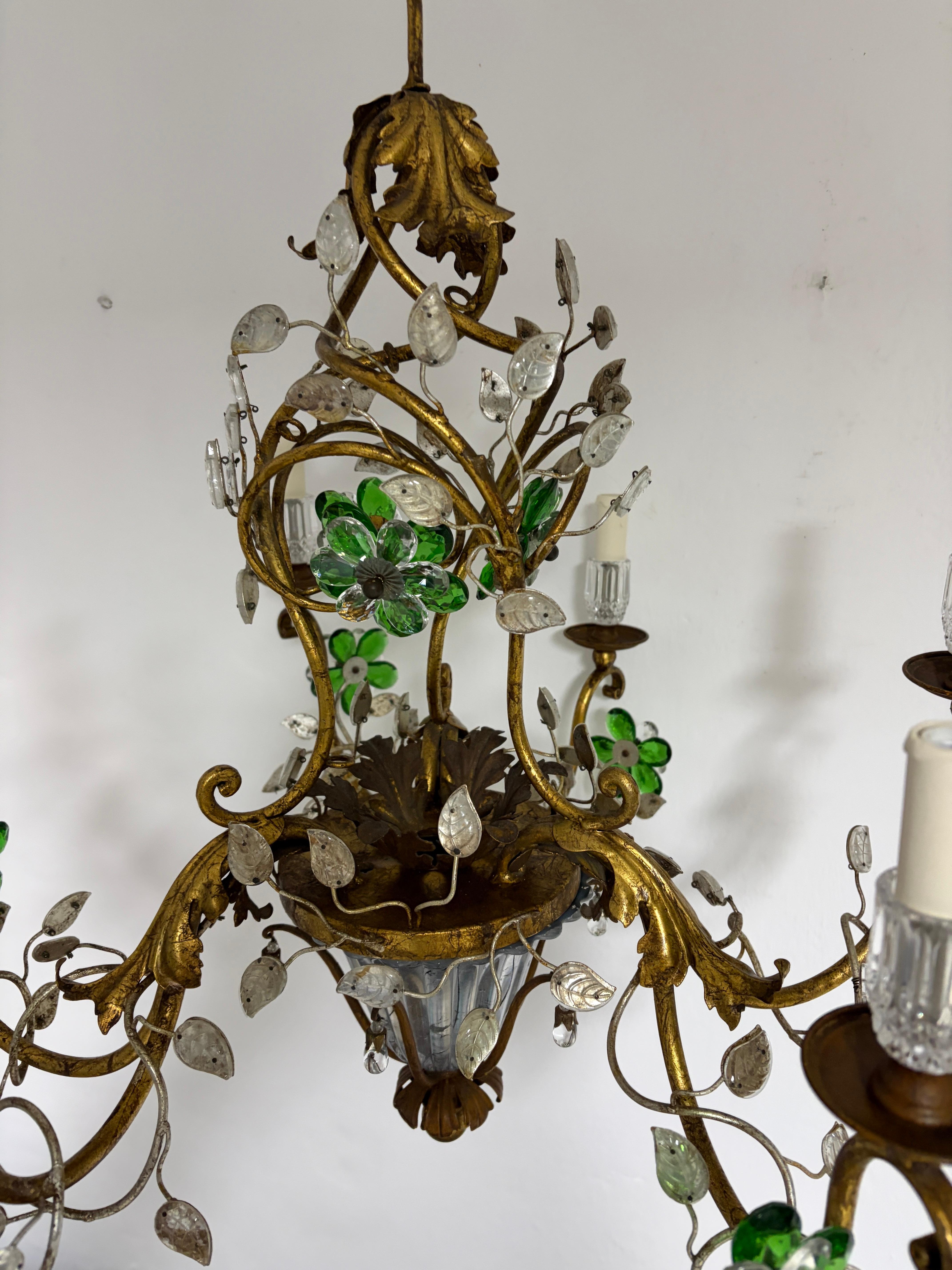 Maison Baguès francese in stile fiori e foglie verdi, lampadario d'oro con vaso c1940 in vendita 7