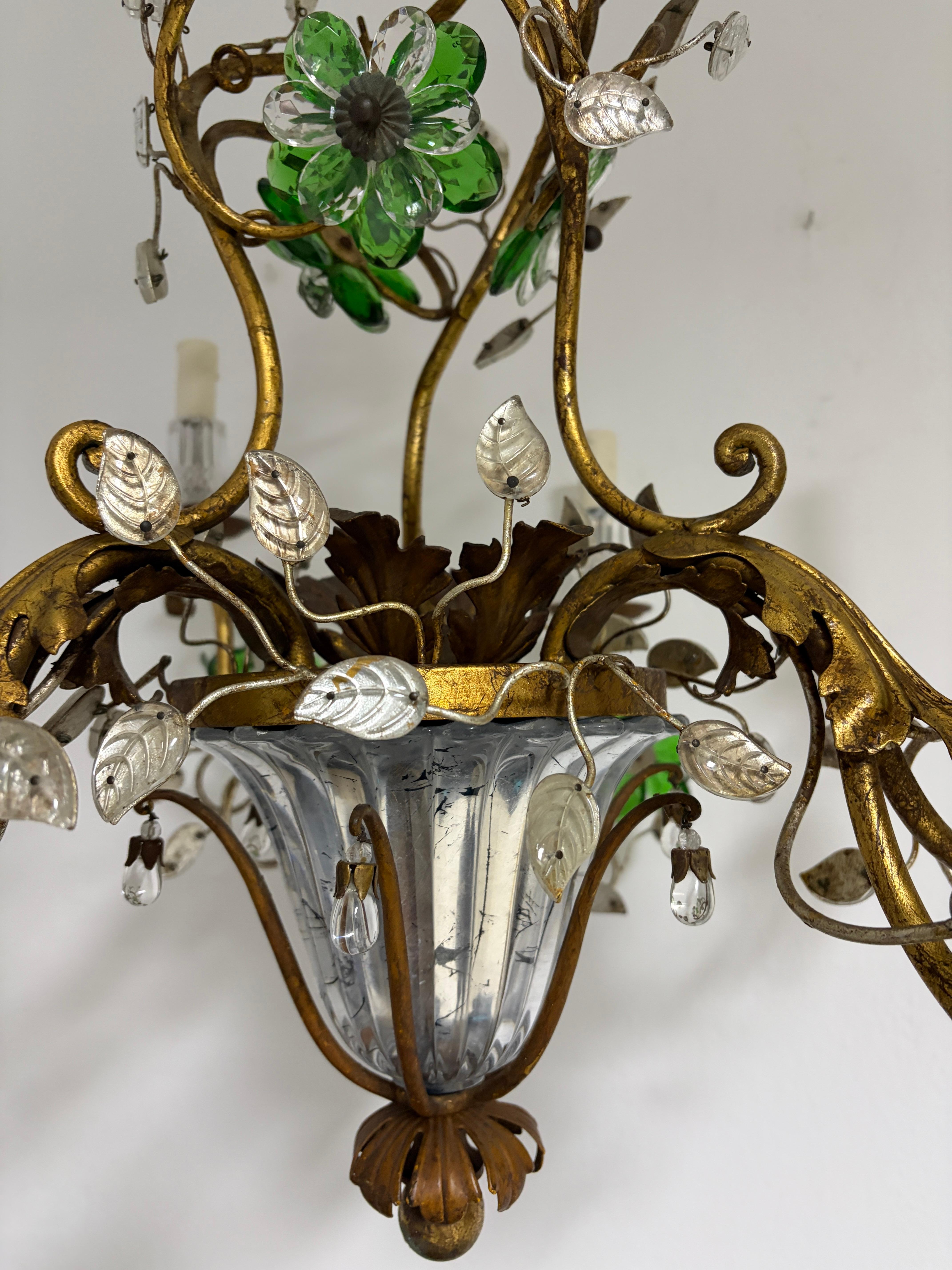Maison Baguès francese in stile fiori e foglie verdi, lampadario d'oro con vaso c1940 In condizioni buone in vendita a Firenze, Toscana