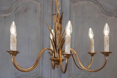 Französisch Maison Charles inspiriert vergoldetem Metall Sechs-Licht-Kronleuchter mit Laub