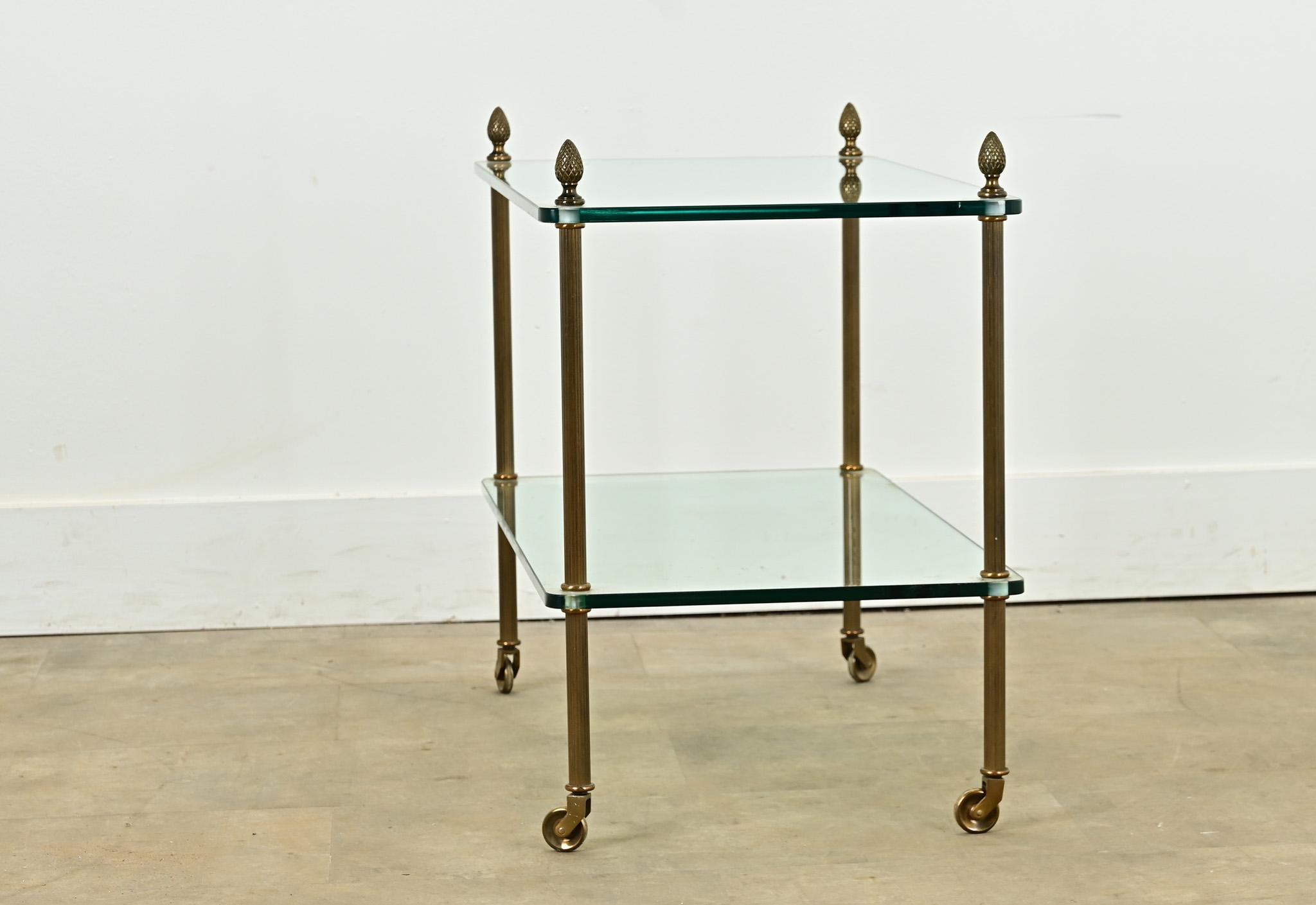 Table d'appoint à tiroirs de la Maison Charles en vente 2