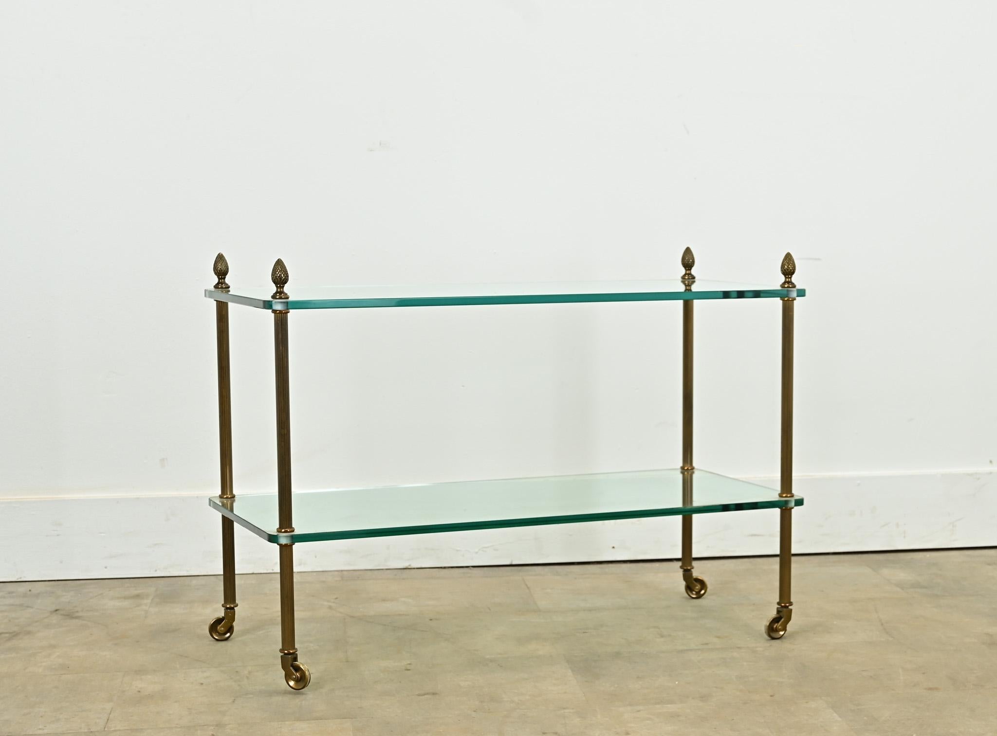 20ième siècle Table d'appoint à tiroirs de la Maison Charles en vente