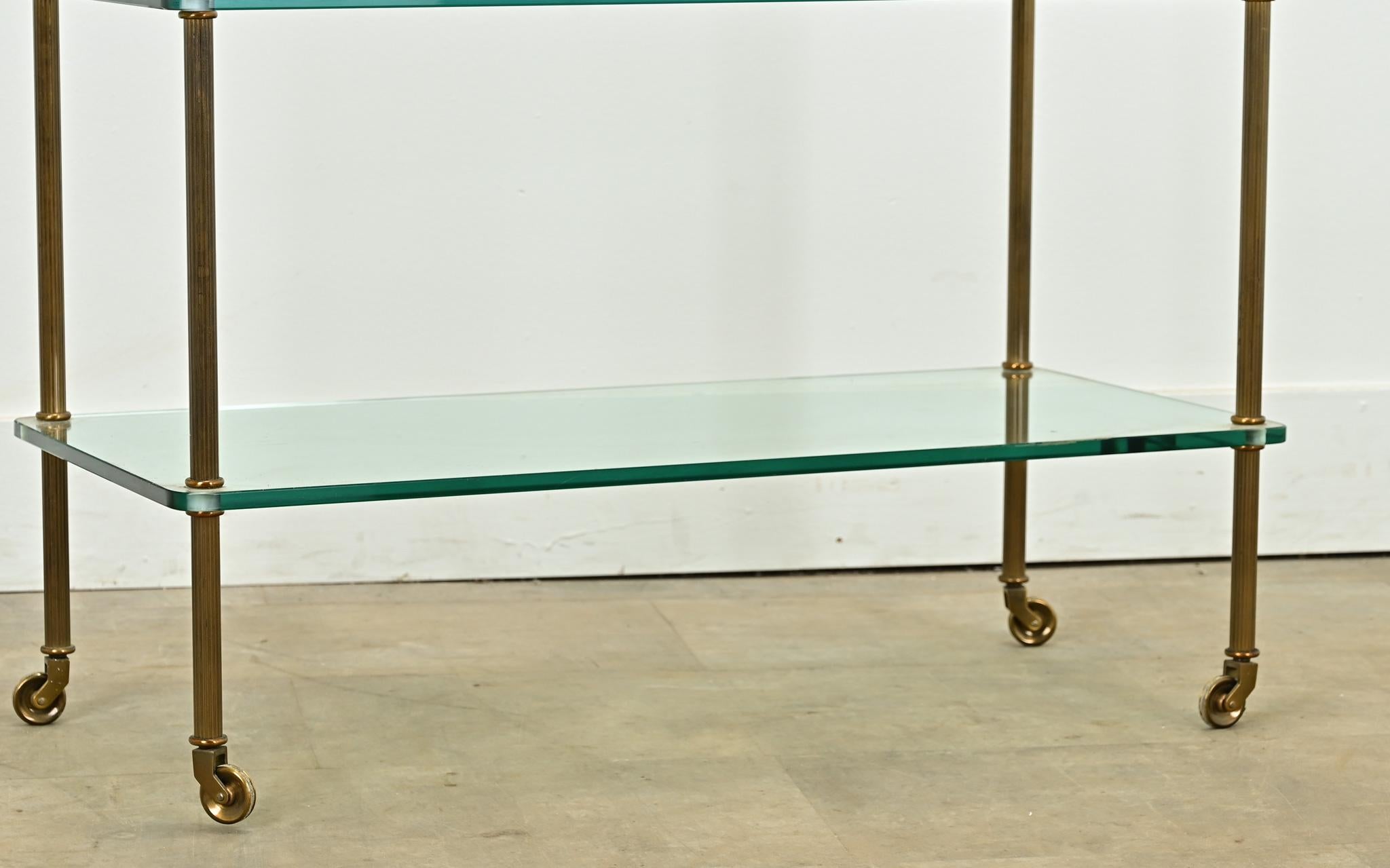 Laiton Table d'appoint à tiroirs de la Maison Charles en vente