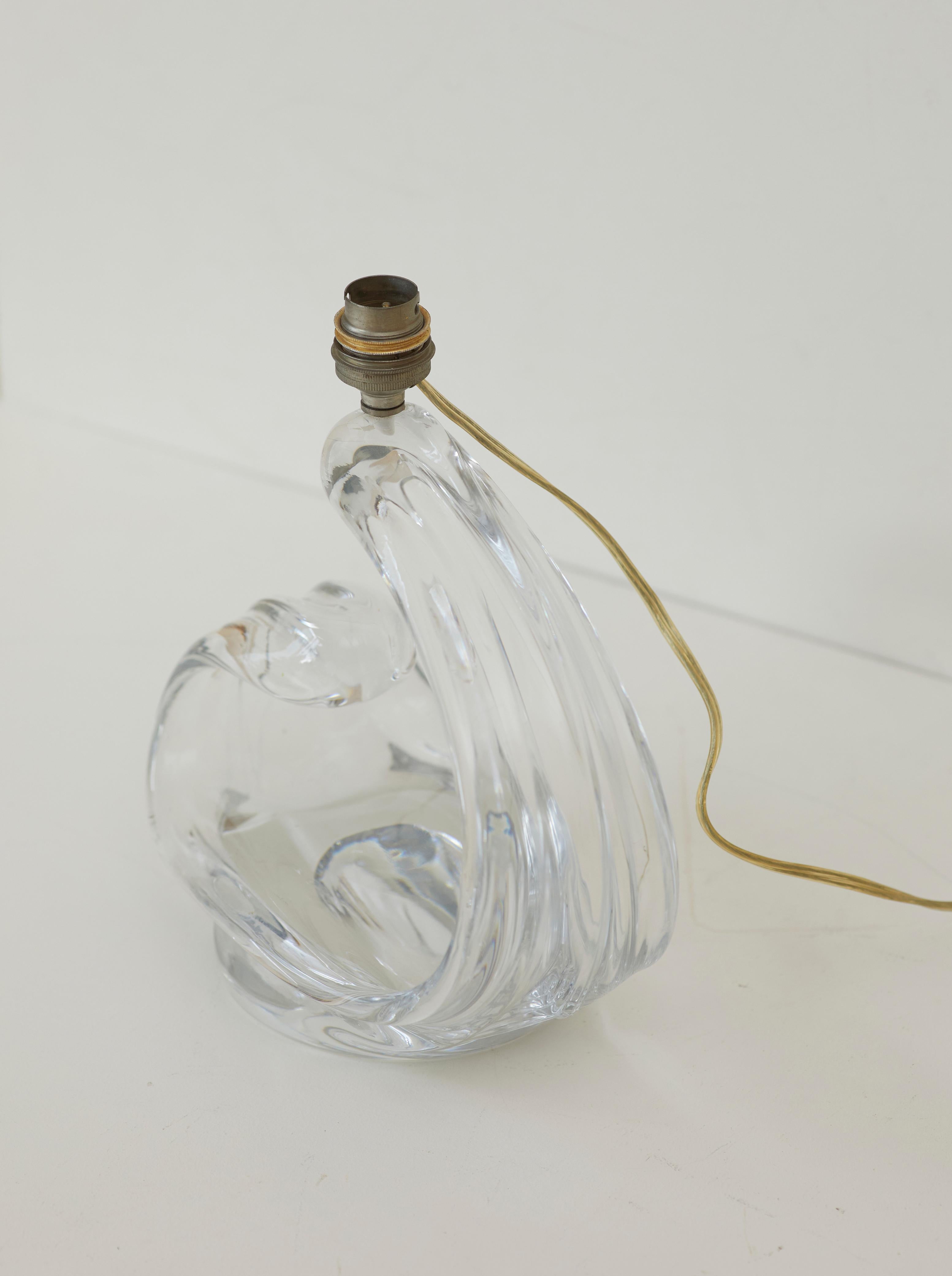 Französische Kristall-Tischlampe „Maison Daum“, um 1960 (Handgefertigt) im Angebot