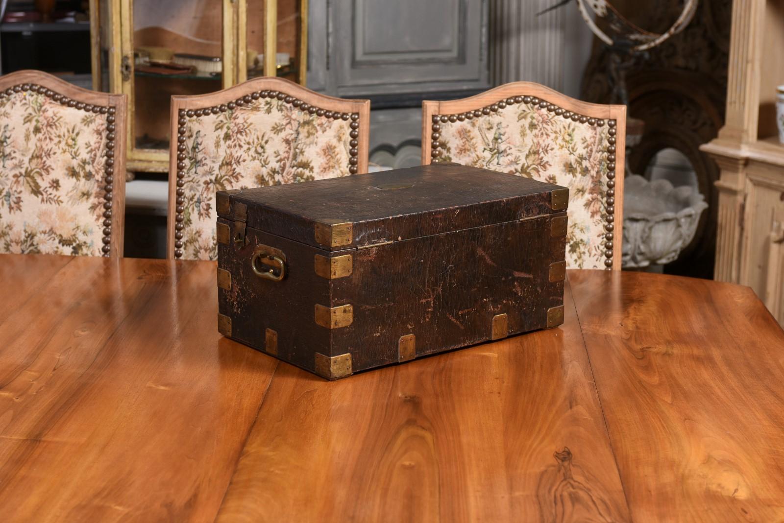 Boîte décorative en cuir et laiton sur bois de la Maison Gellée et Gainier (France) en vente 5