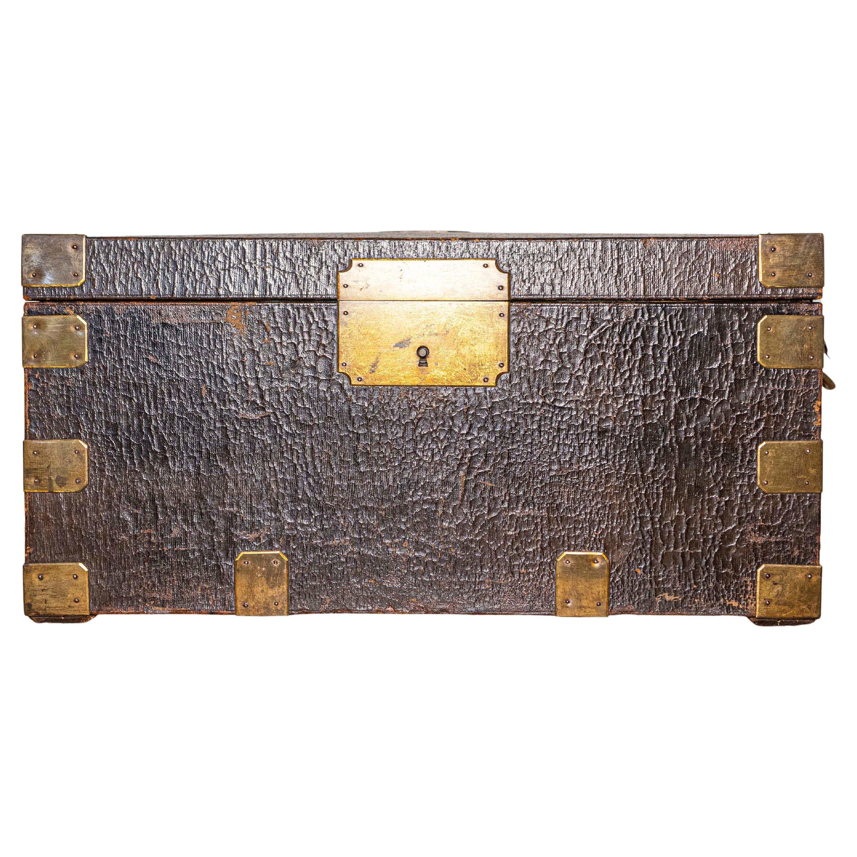 French Maison Gellée et Gainier Leather and Brass over Wood Decorative Box For Sale