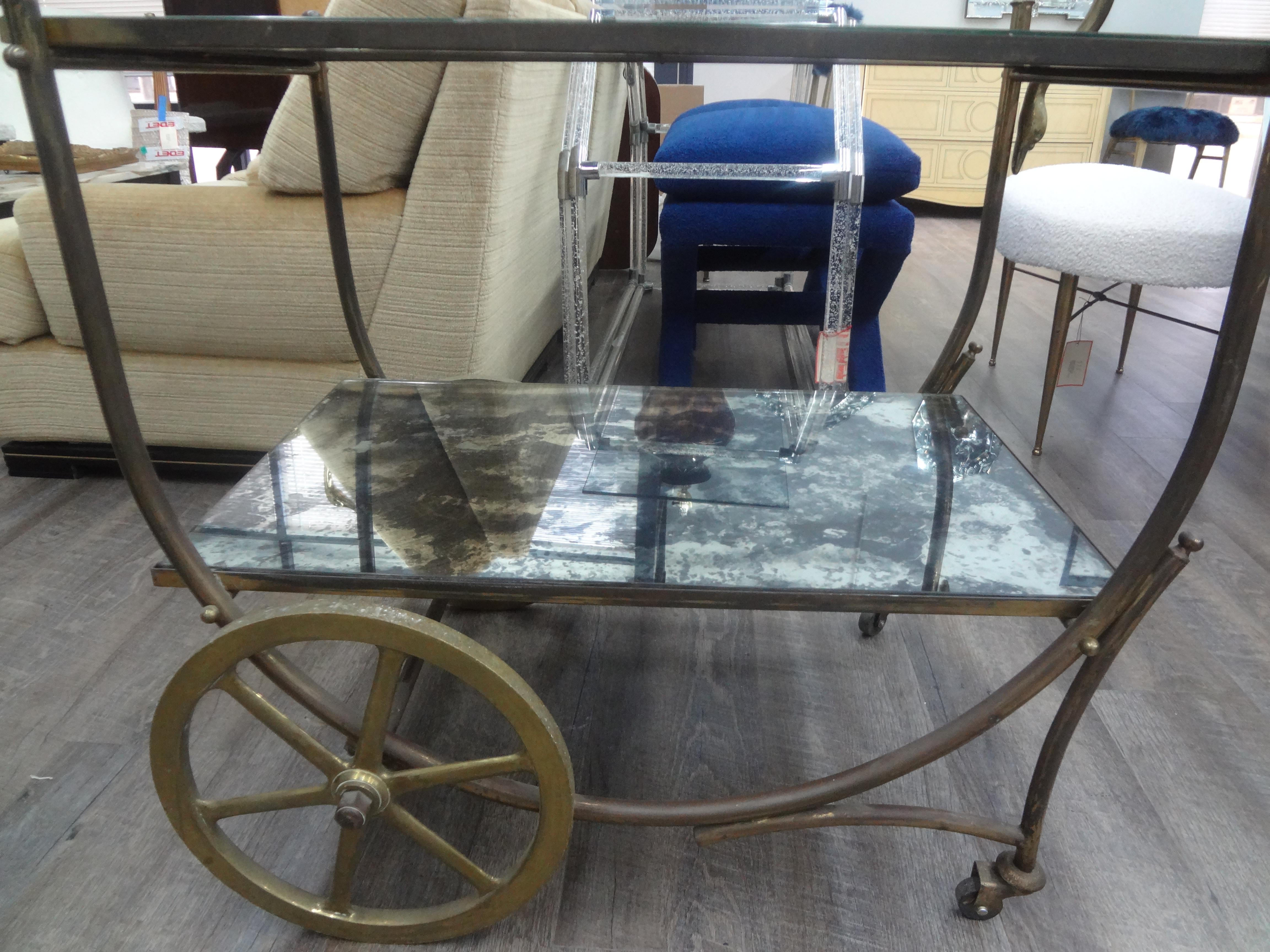 Chariot de bar en bronze de style néoclassique attribué à la Maison Jansen en vente 5