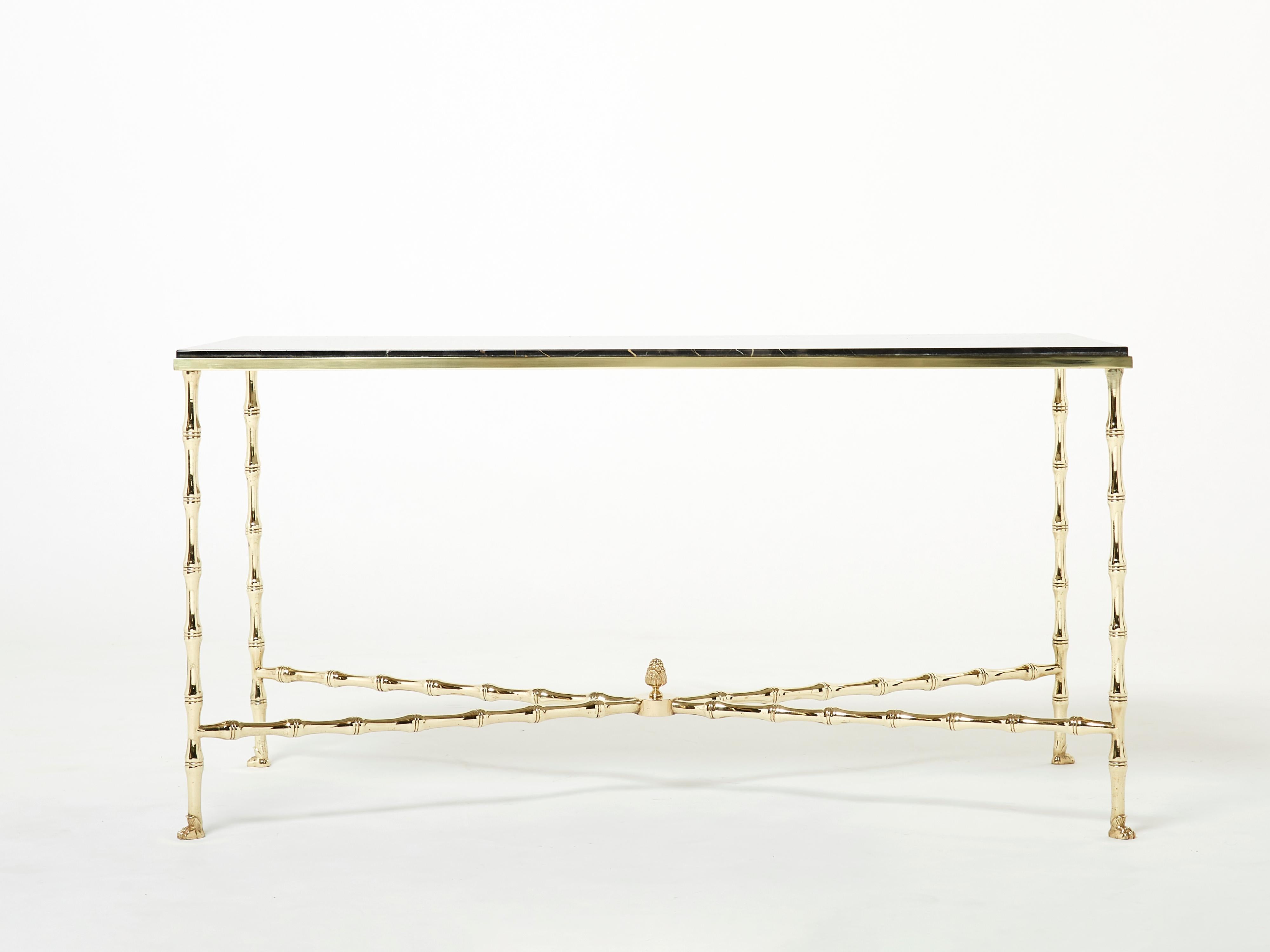 Milieu du XXe siècle Table basse bambou laiton porteur marbre Maison Jansen des années 1960
