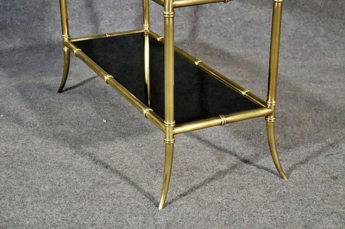XX secolo Etagere francese in stile Maison Jansen con vetro nero e ottone in vendita