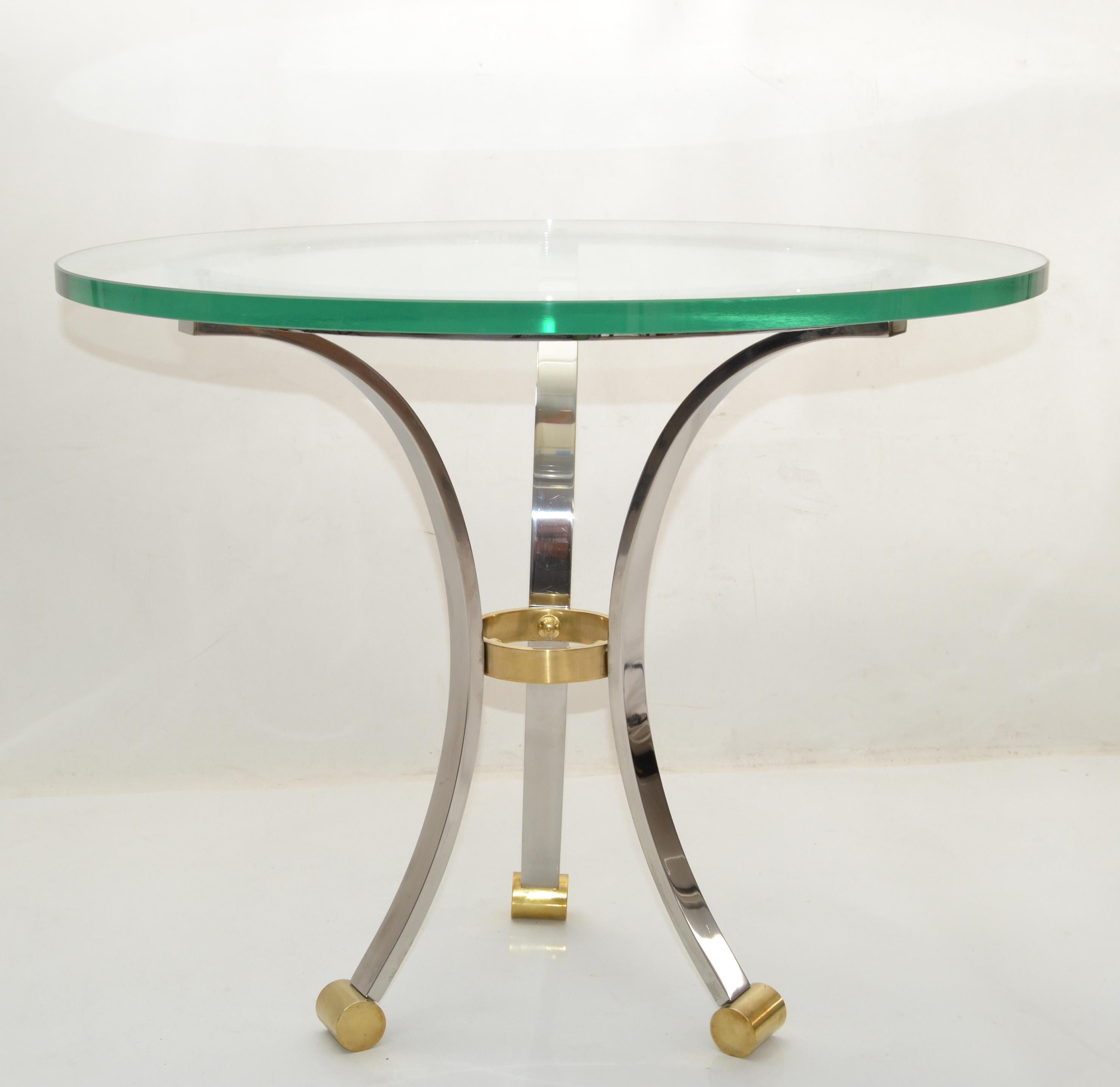 French neoclassical Maison Jansen coffee table in Steel with Brass Details and round thick beveled glass top.
The coffee table is in very good original condition.
Glass measures: 27 inches diameter, 0.75 inches thick.
Base measures: Diameter 21