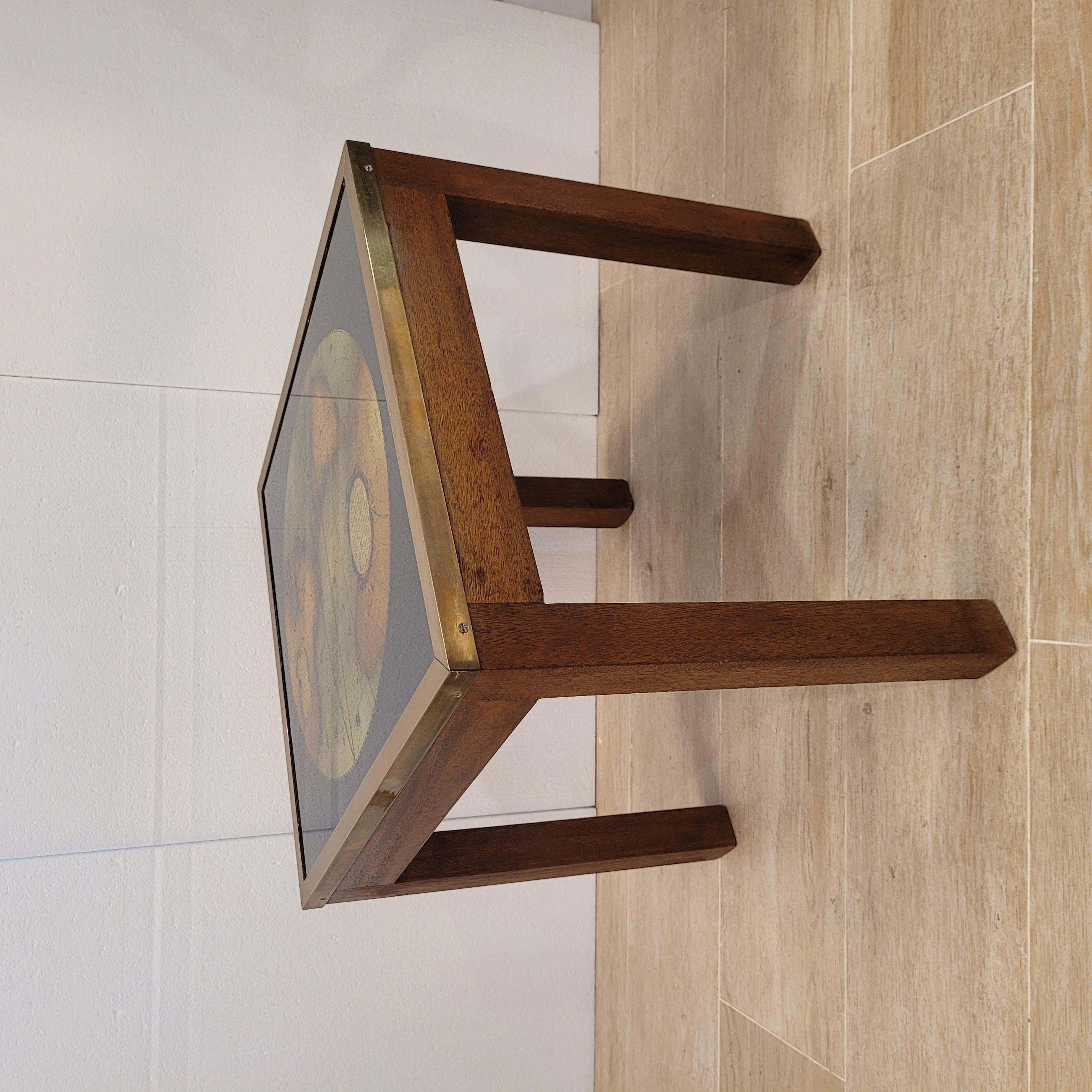 Französischer Maison Jansen Beistelltisch / Couchtisch Karte / Globus (Kristall) im Angebot