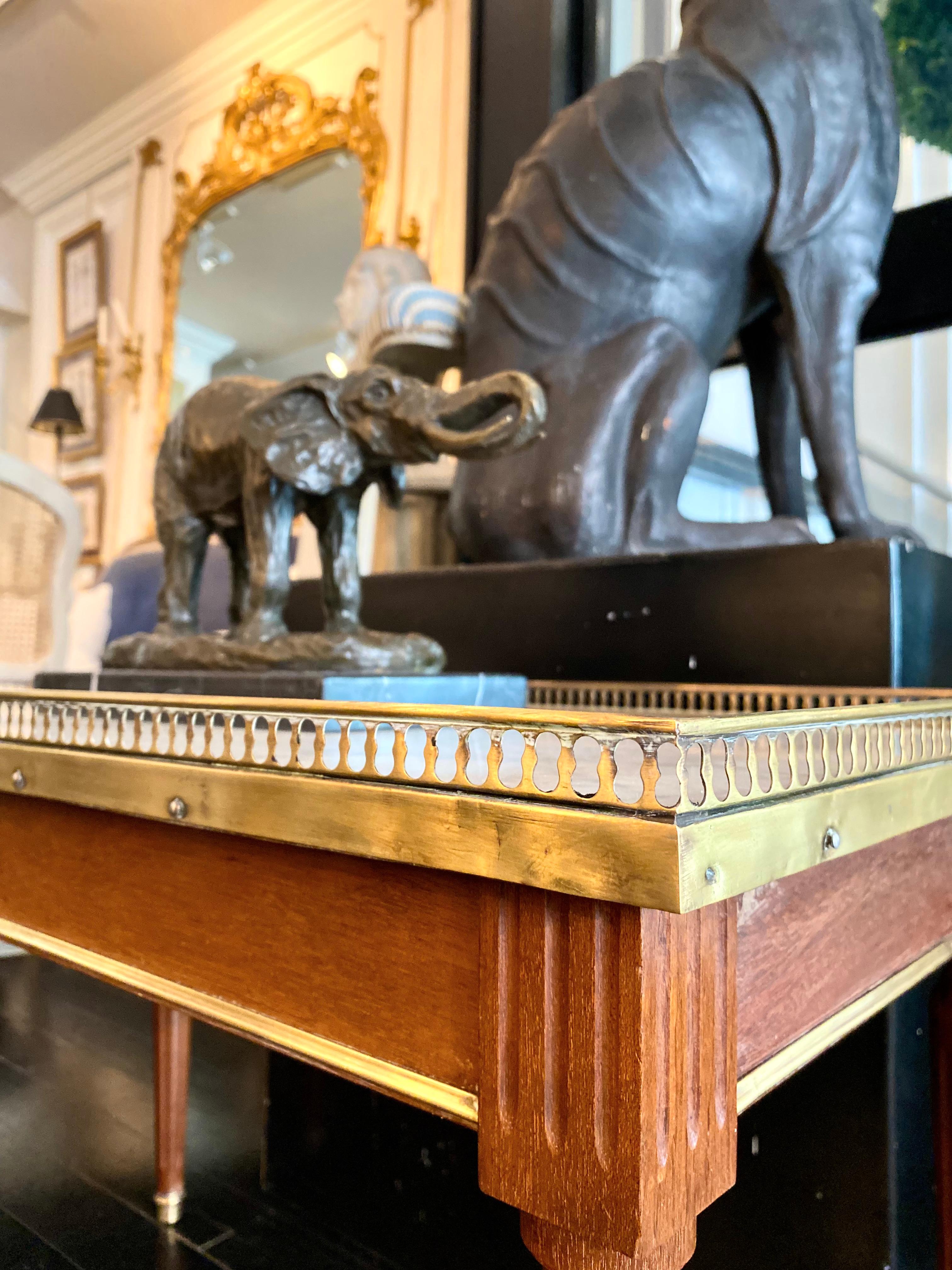 Table basse française de style Maison Jansen, style classique Louis XVI en vente 3