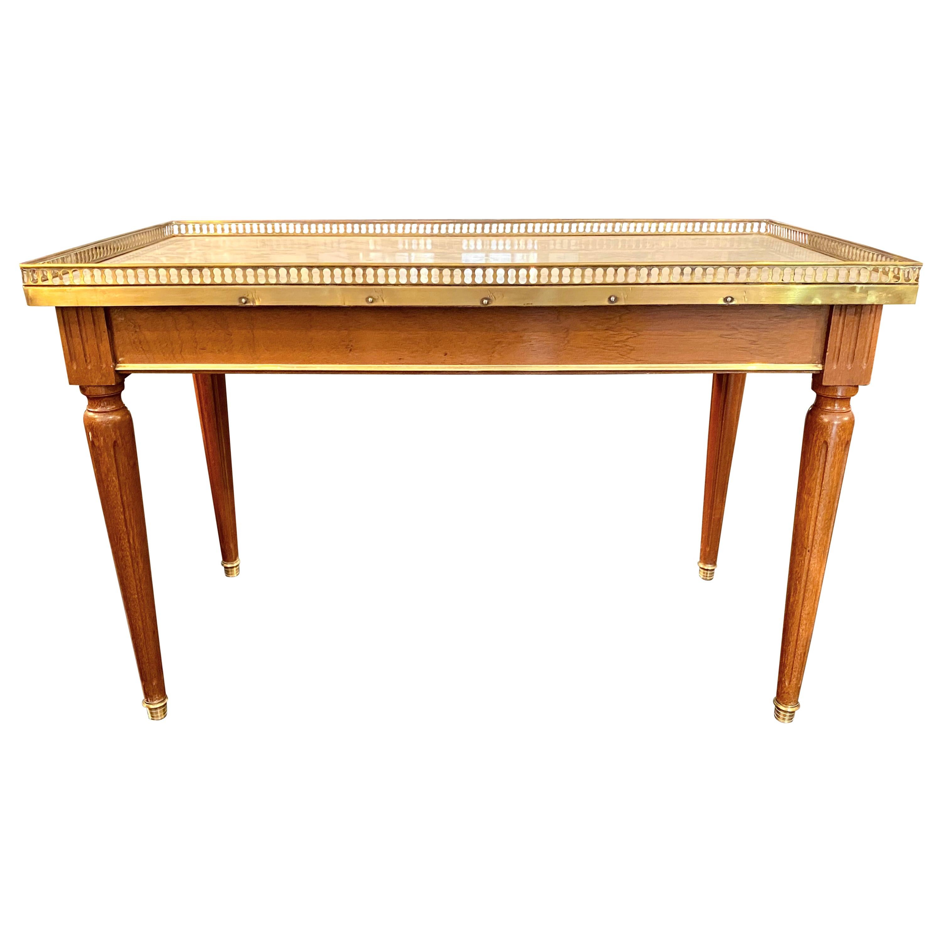 Niedriger Tisch im Stil des französischen Maison Jansen, klassischer Louis XVI.-Stil im Angebot