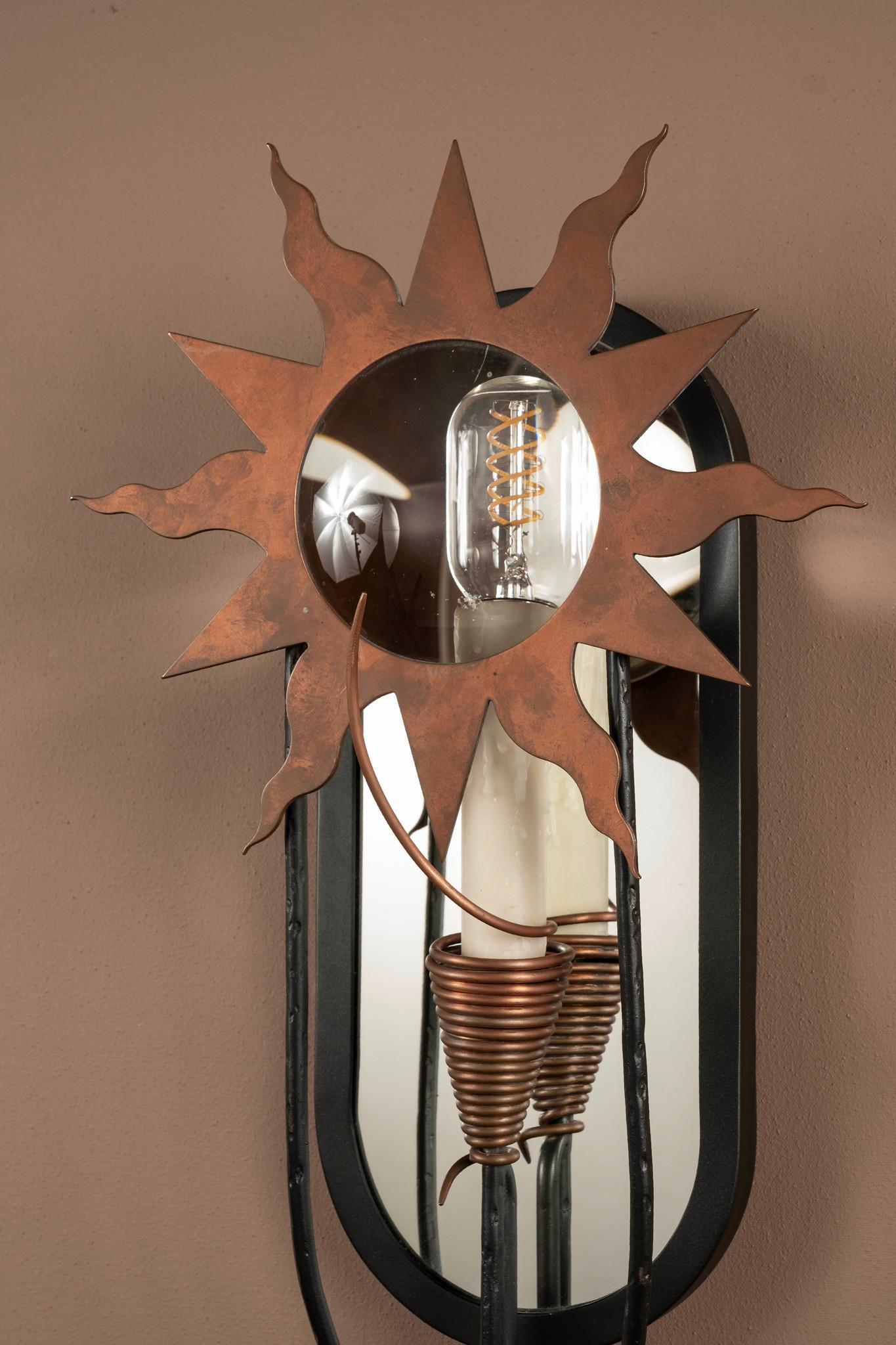 Lampioni francesi in stile Maison Lunel in ferro e rame con specchio, quattro disponibili In condizioni buone in vendita a Houston, TX