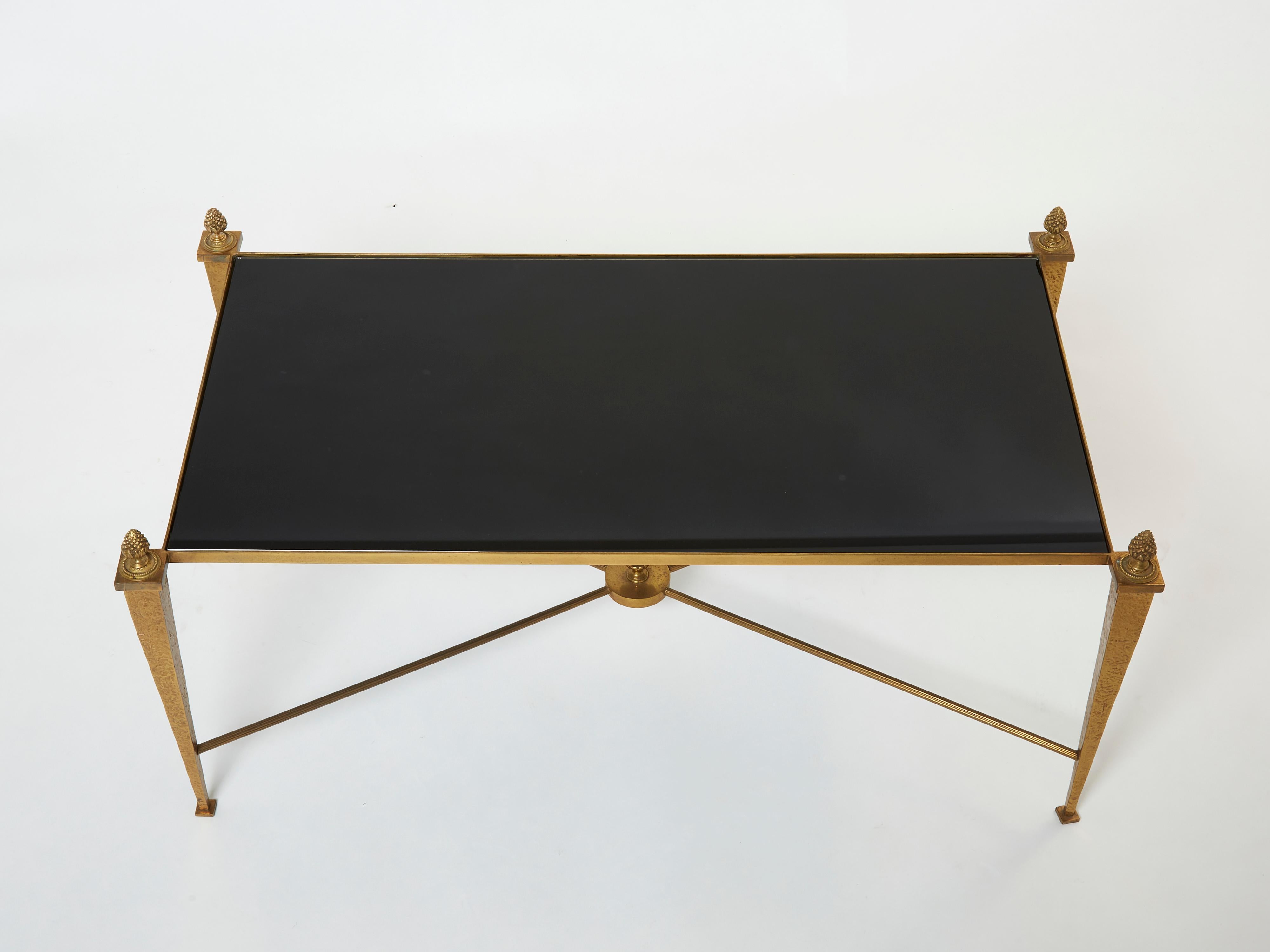 Milieu du XXe siècle Table basse en fer forgé doré et opaline de la Maison Ramsay, années 1960 en vente