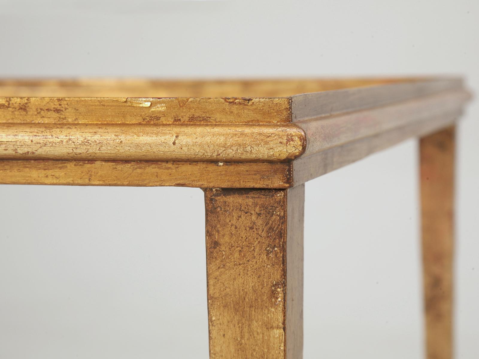 Doré Table basse en fer doré d'inspiration Maison Ramsey, fabriquée à la main sur commande au niveau local en vente