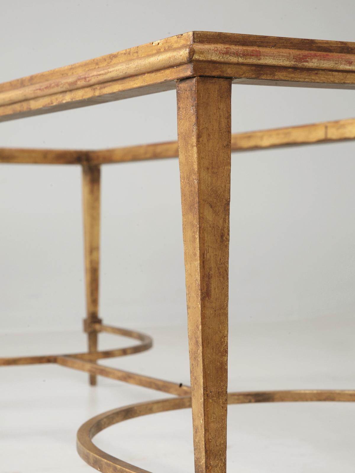 Table basse en fer doré d'inspiration Maison Ramsey, fabriquée à la main sur commande au niveau local Neuf - En vente à Chicago, IL