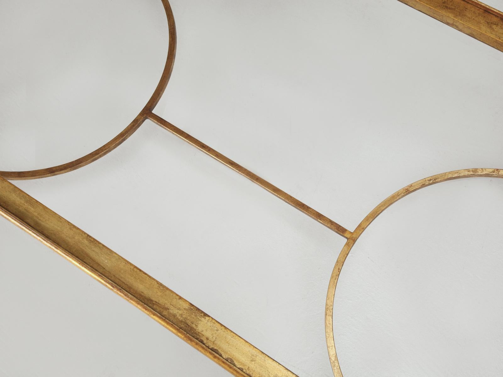 Fer Table basse en fer doré d'inspiration Maison Ramsey, fabriquée à la main sur commande au niveau local en vente