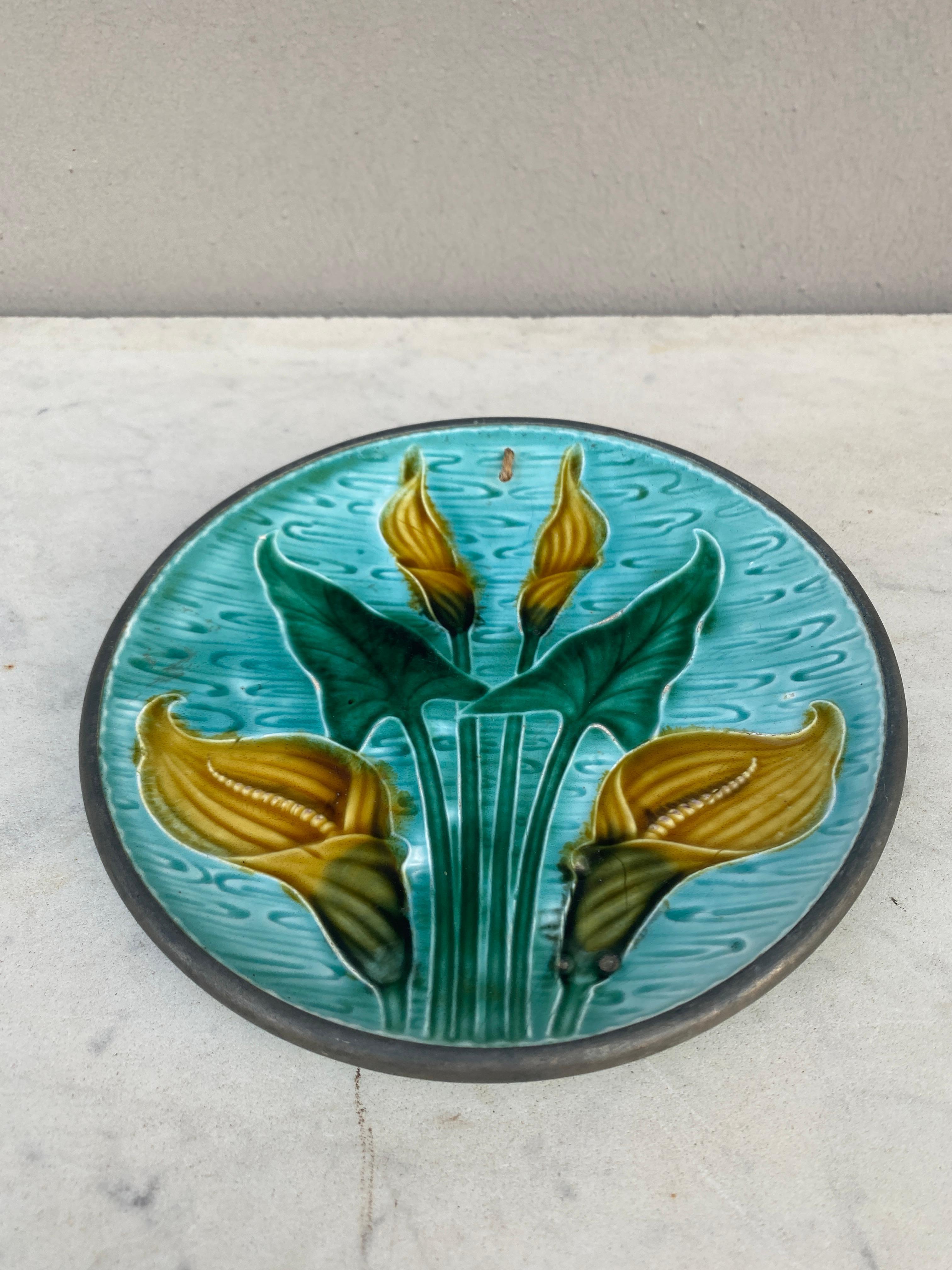 Art Nouveau French Majolica Arum Plate, circa 1900 For Sale