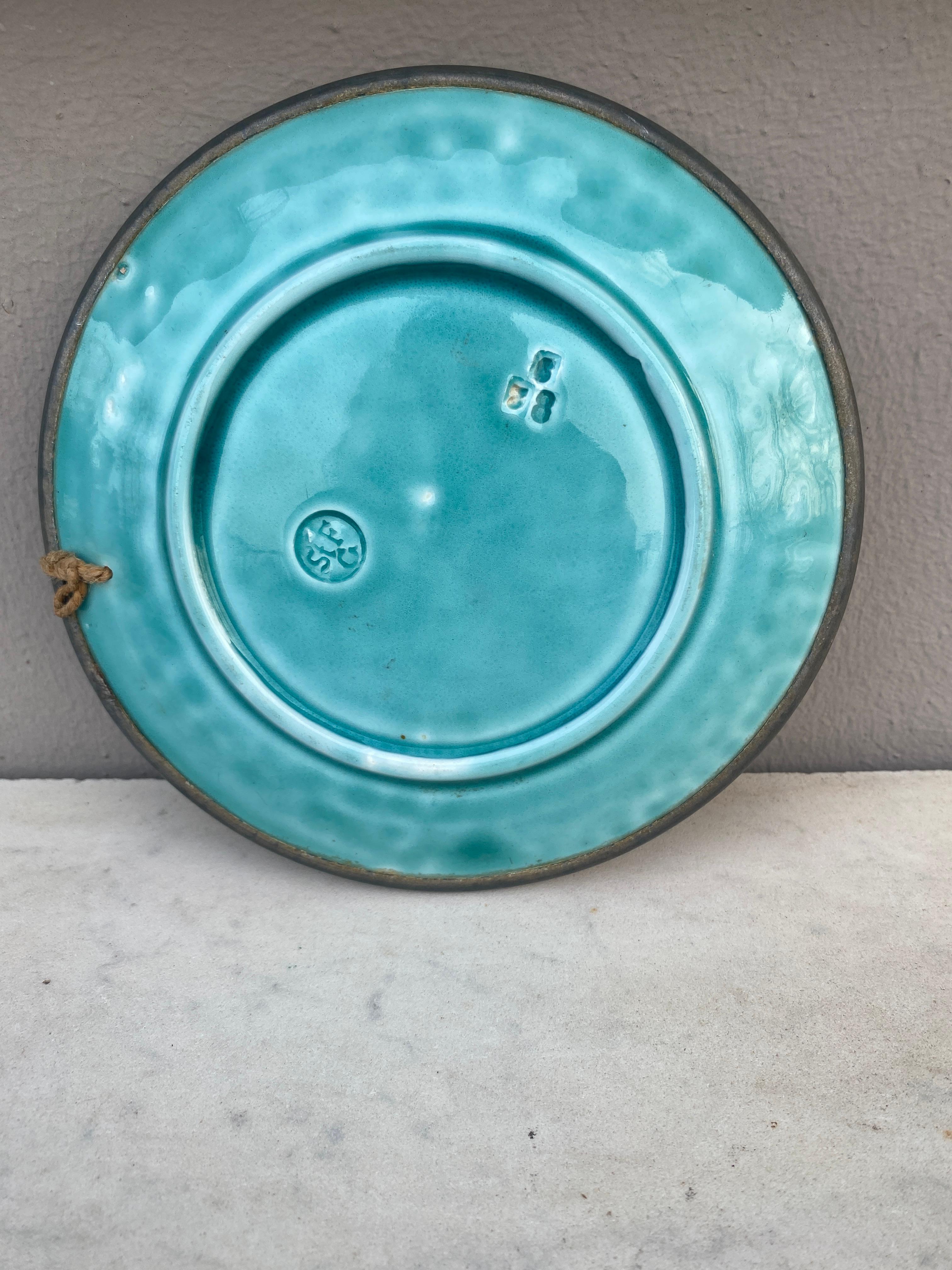 Assiette à arumes en majolique française, vers 1900 Bon état - En vente à Austin, TX
