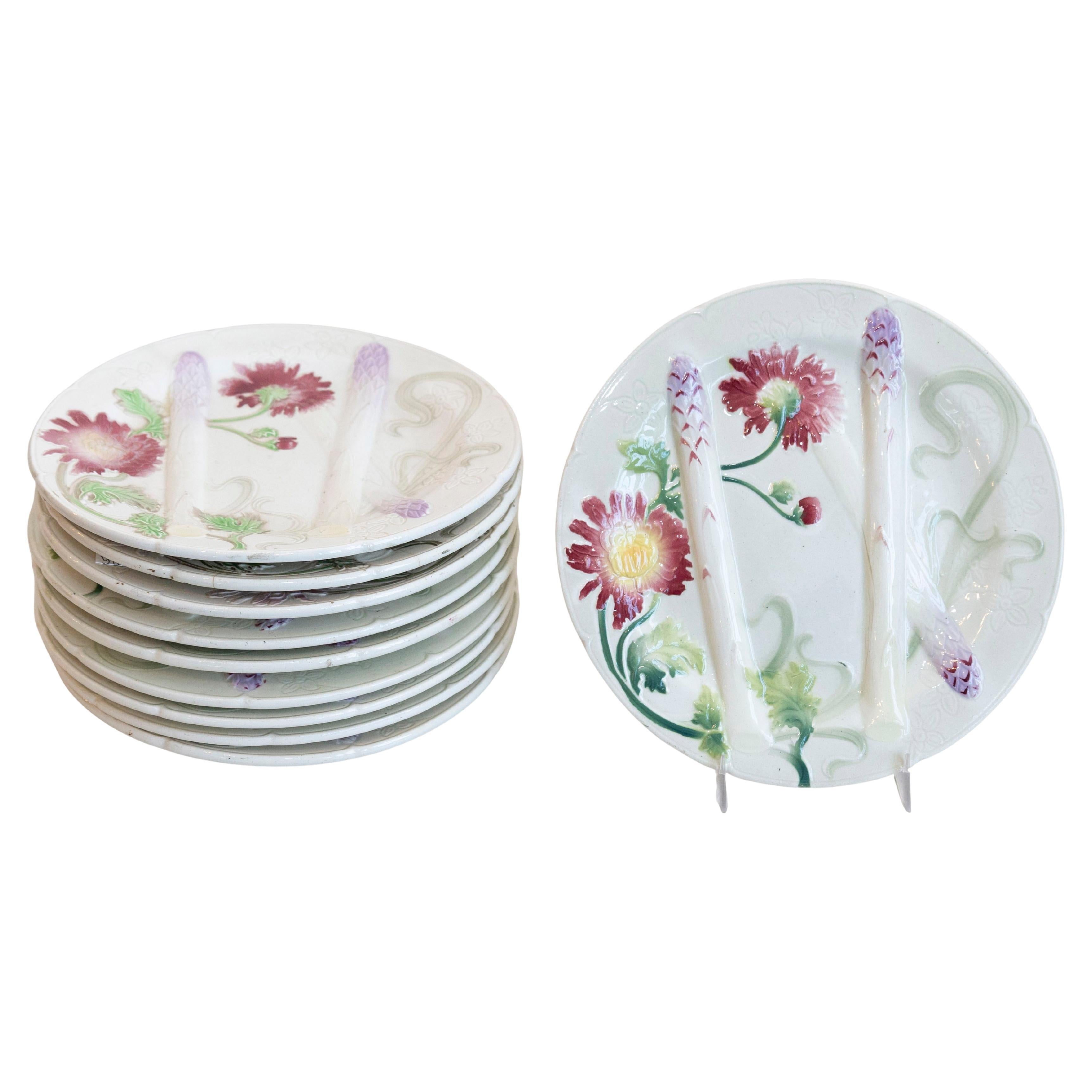 Piatti da tavola in maiolica francese con fiori colorati, sette disponibili