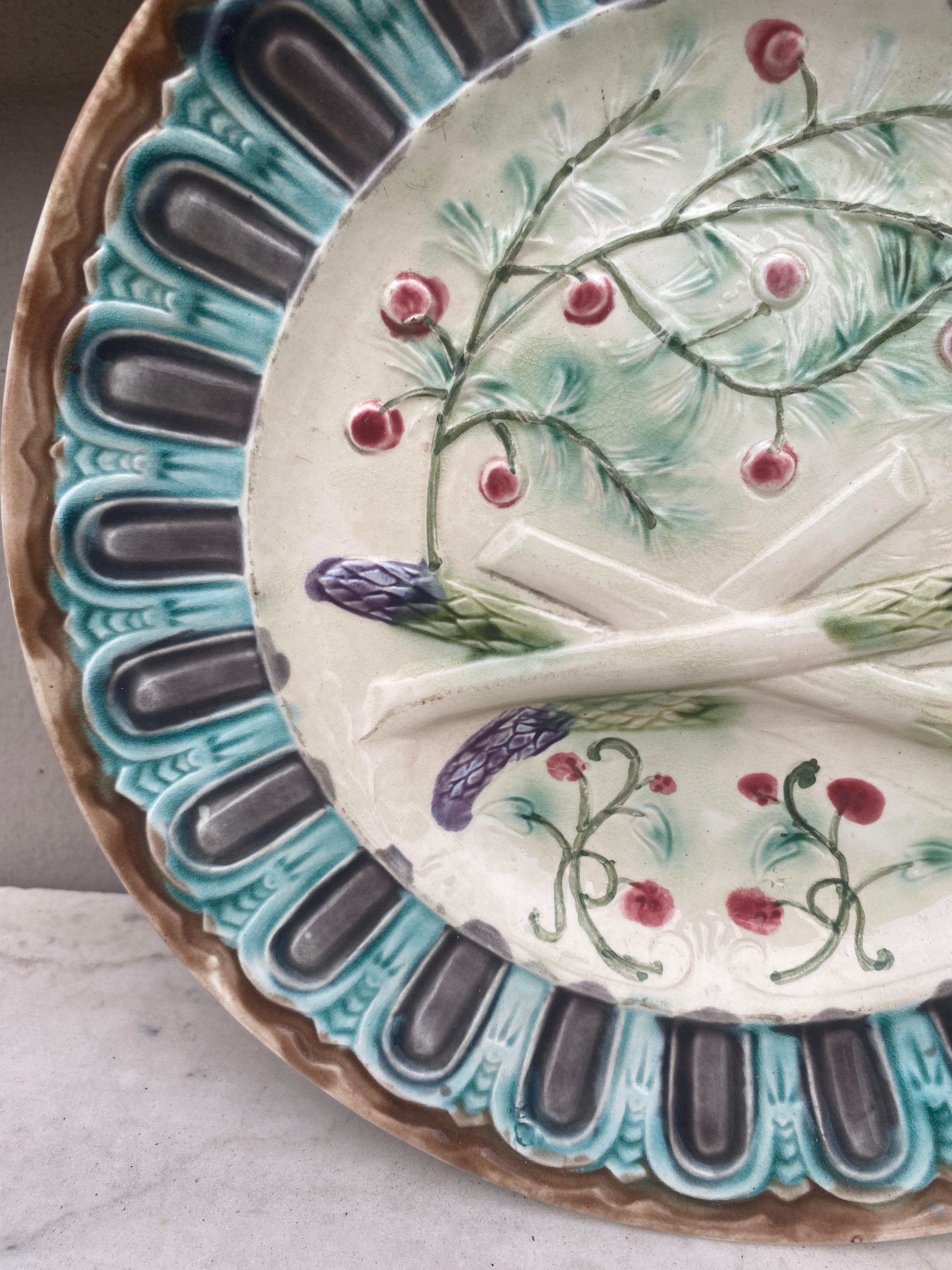 Unusual French Majolica asparagus plate attributed to Onnaing, circa 1890.
Decorated with berries.