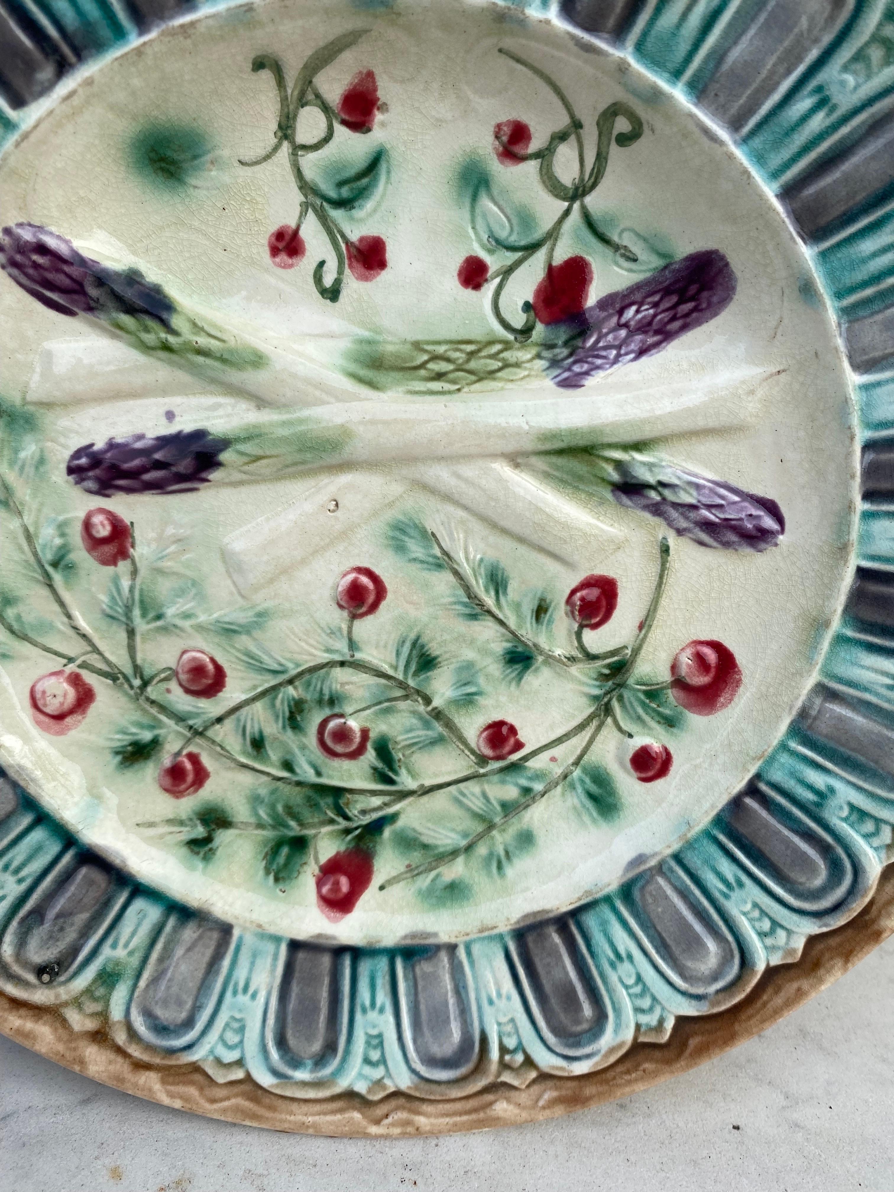 French Majolica Asparagus Onnaing Plate, circa 1890 In Good Condition For Sale In Austin, TX