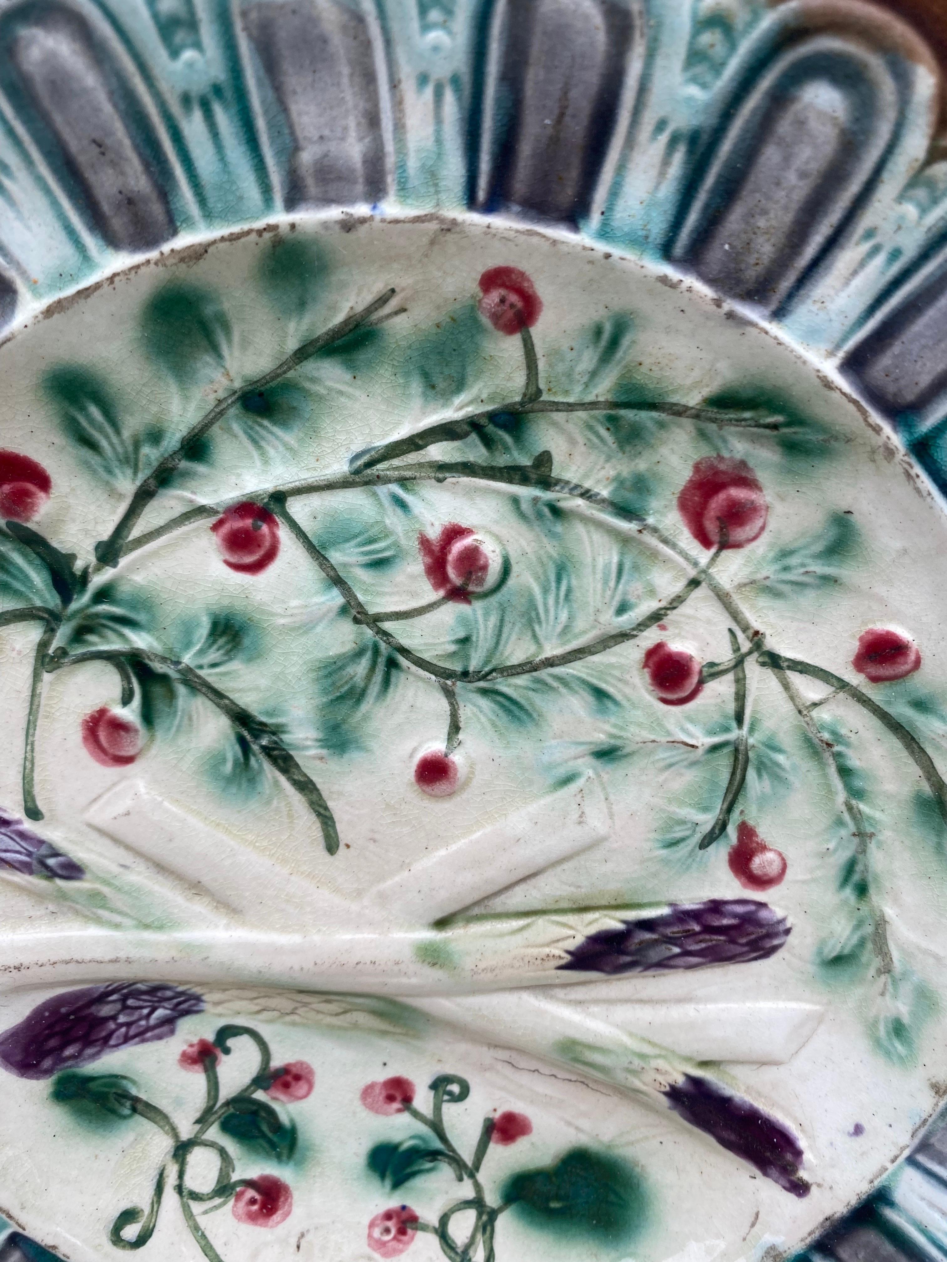 French Majolica Asparagus Onnaing Plate, circa 1890 In Good Condition For Sale In Austin, TX