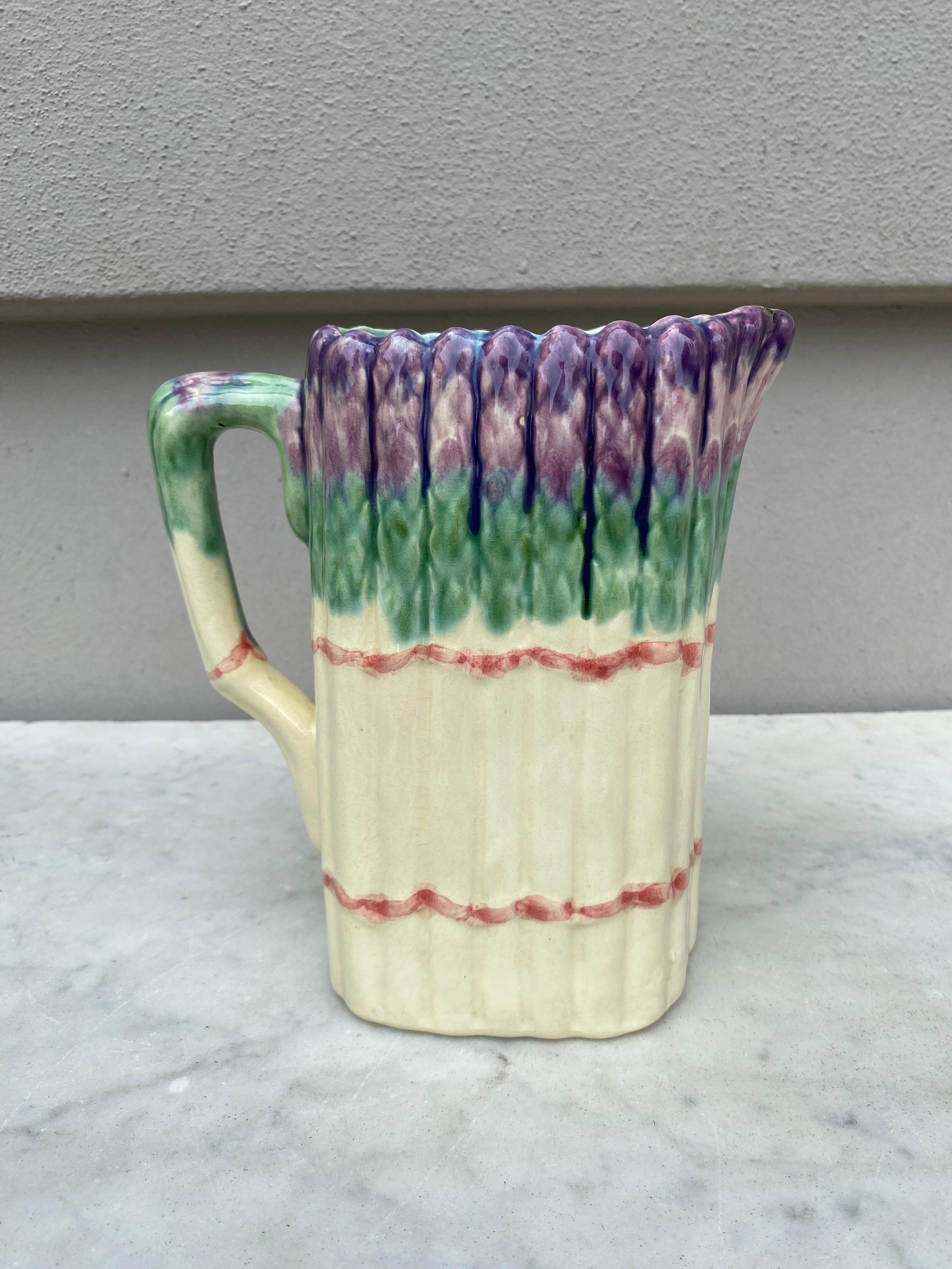 Pichet à asperges en majolique française Circa 1930.
