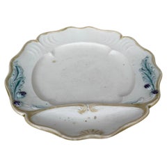 Assiette à asperges en majolique française, vers 1890