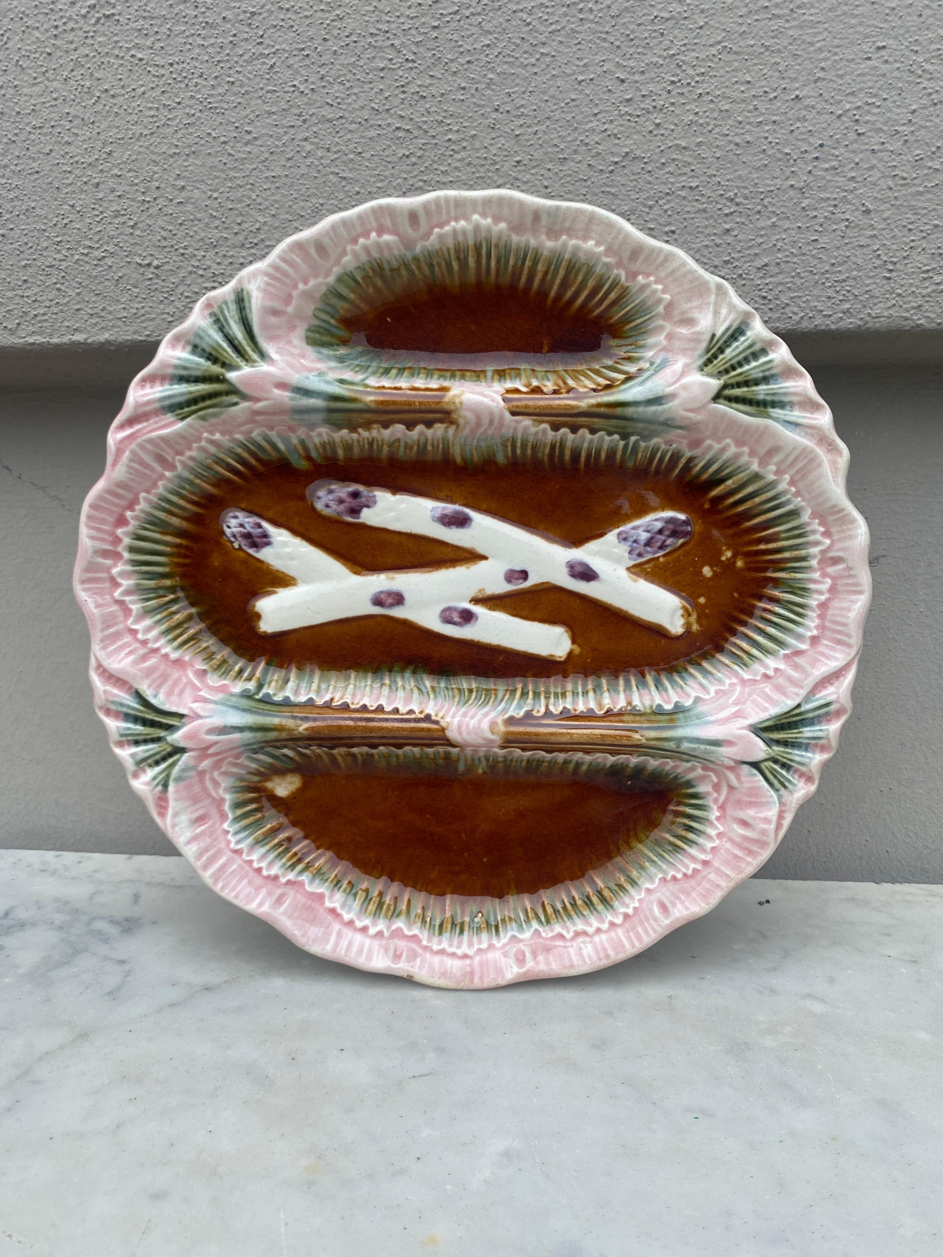 French Provincial French Majolica Asparagus Plate, circa 1890 For Sale