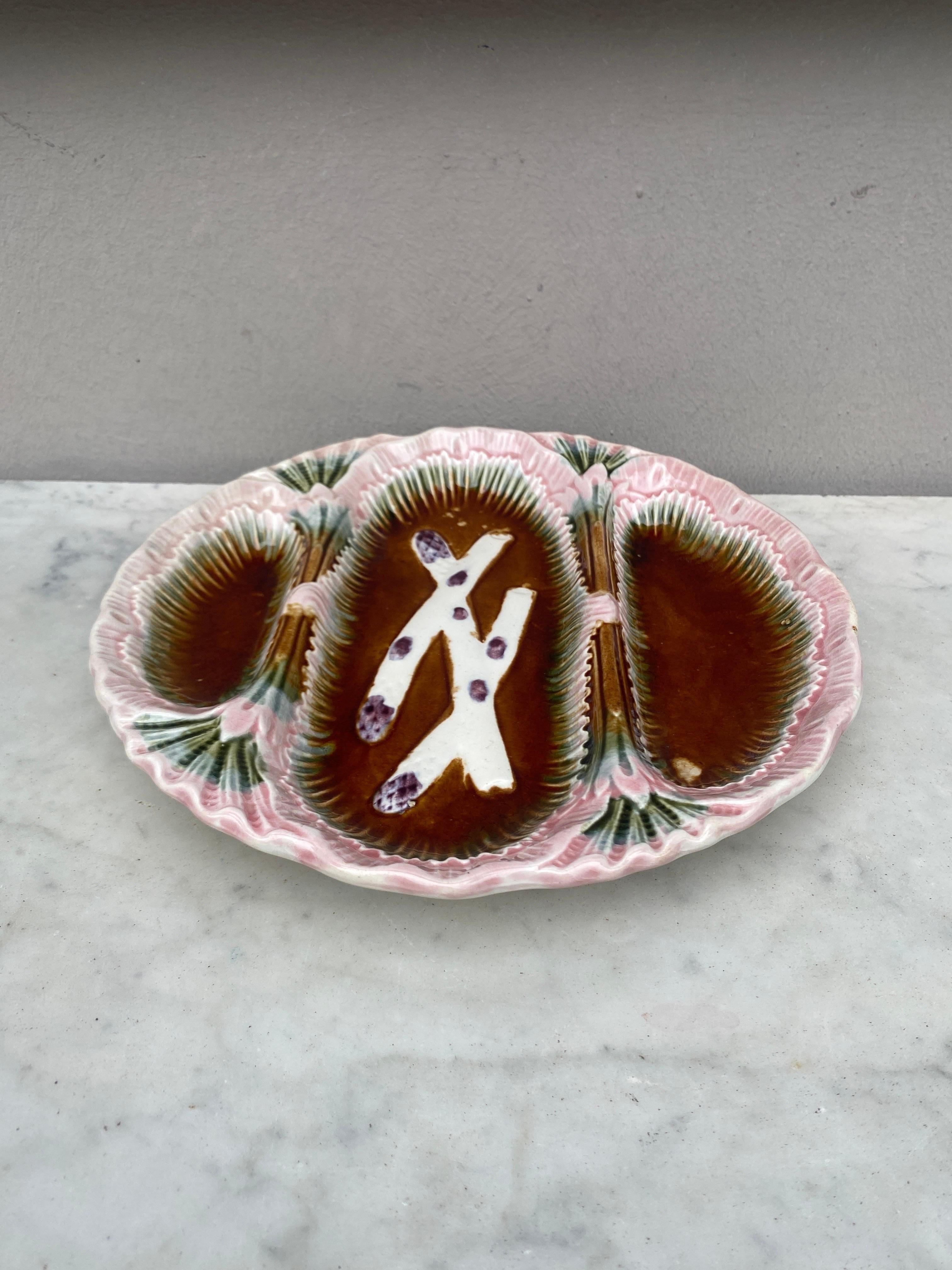 French Majolica Asparagus Plate, circa 1890 In Good Condition For Sale In Austin, TX