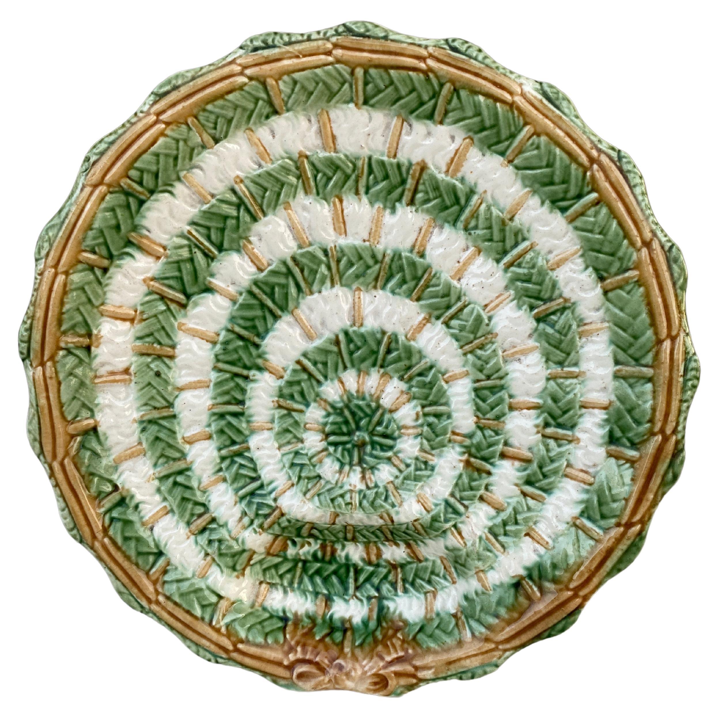 Assiette à asperges en majolique française, vers 1890 en vente