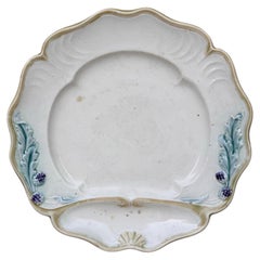 Plato de espárragos de mayólica francesa, hacia 1890