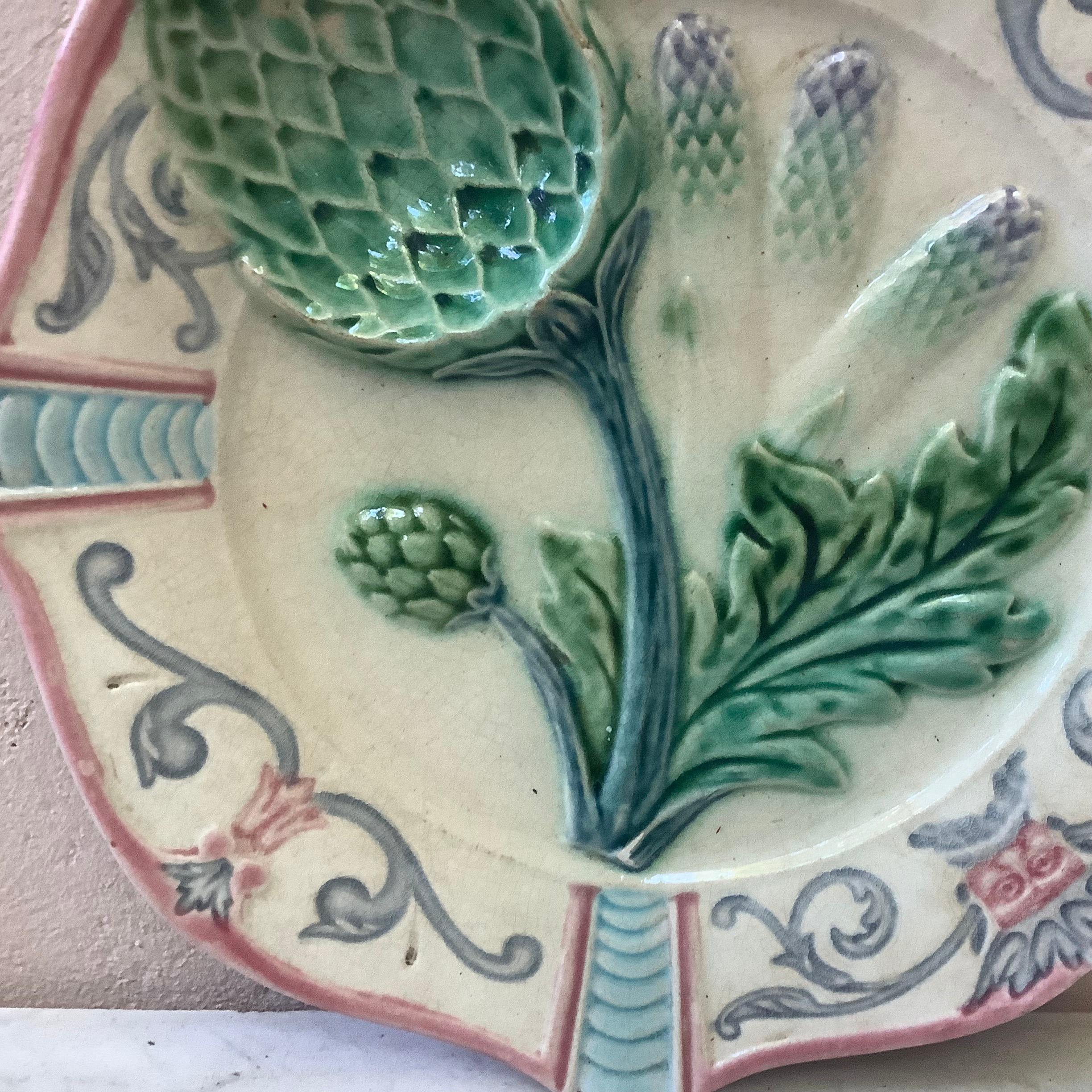French Majolica asparagus plate fives lille circa 1890.
Decorated with an artichoke and a mask with leaves.