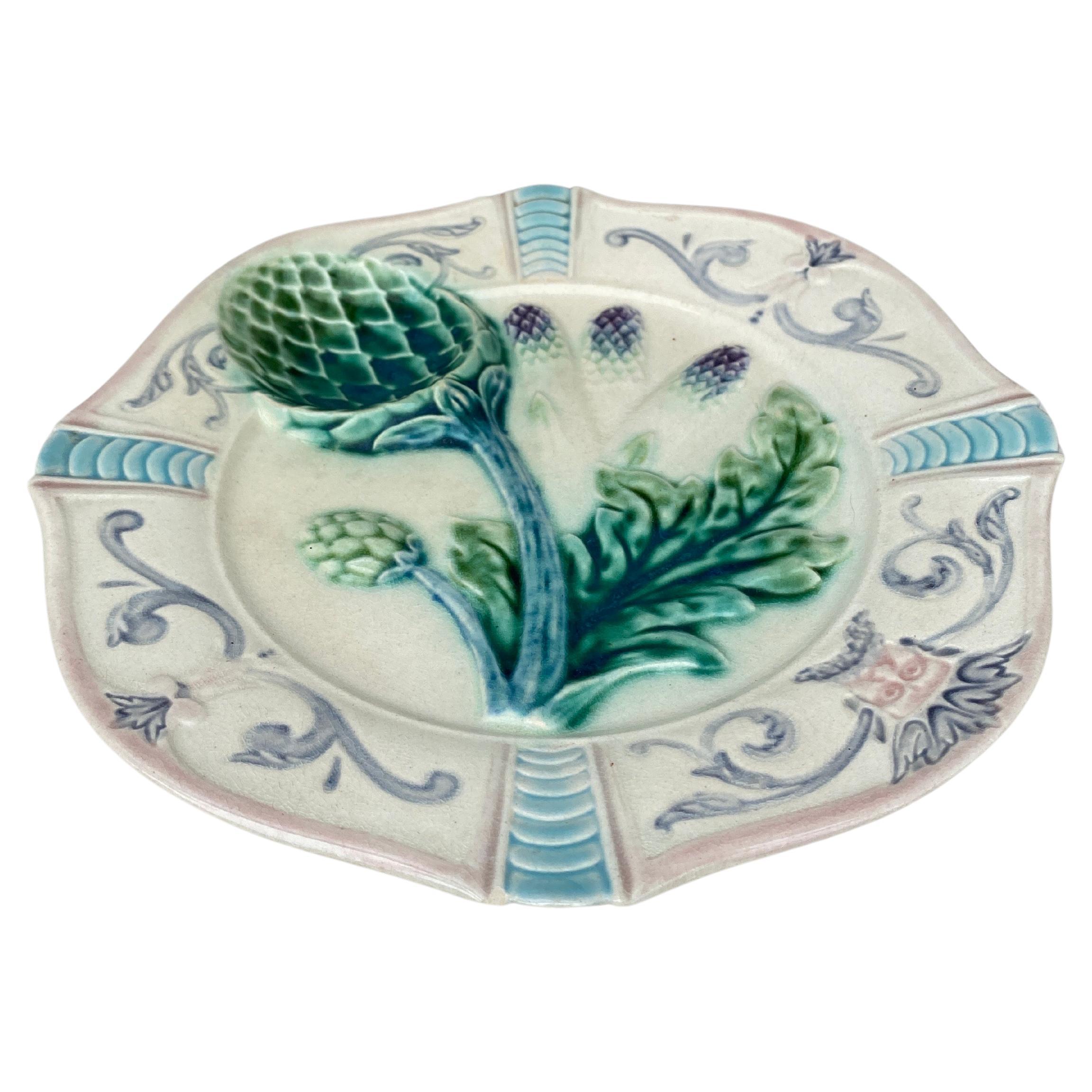 French Majolica asparagus plate Fives Lille, circa 1890.
Decorated with an artichoke and a mask with leaves.