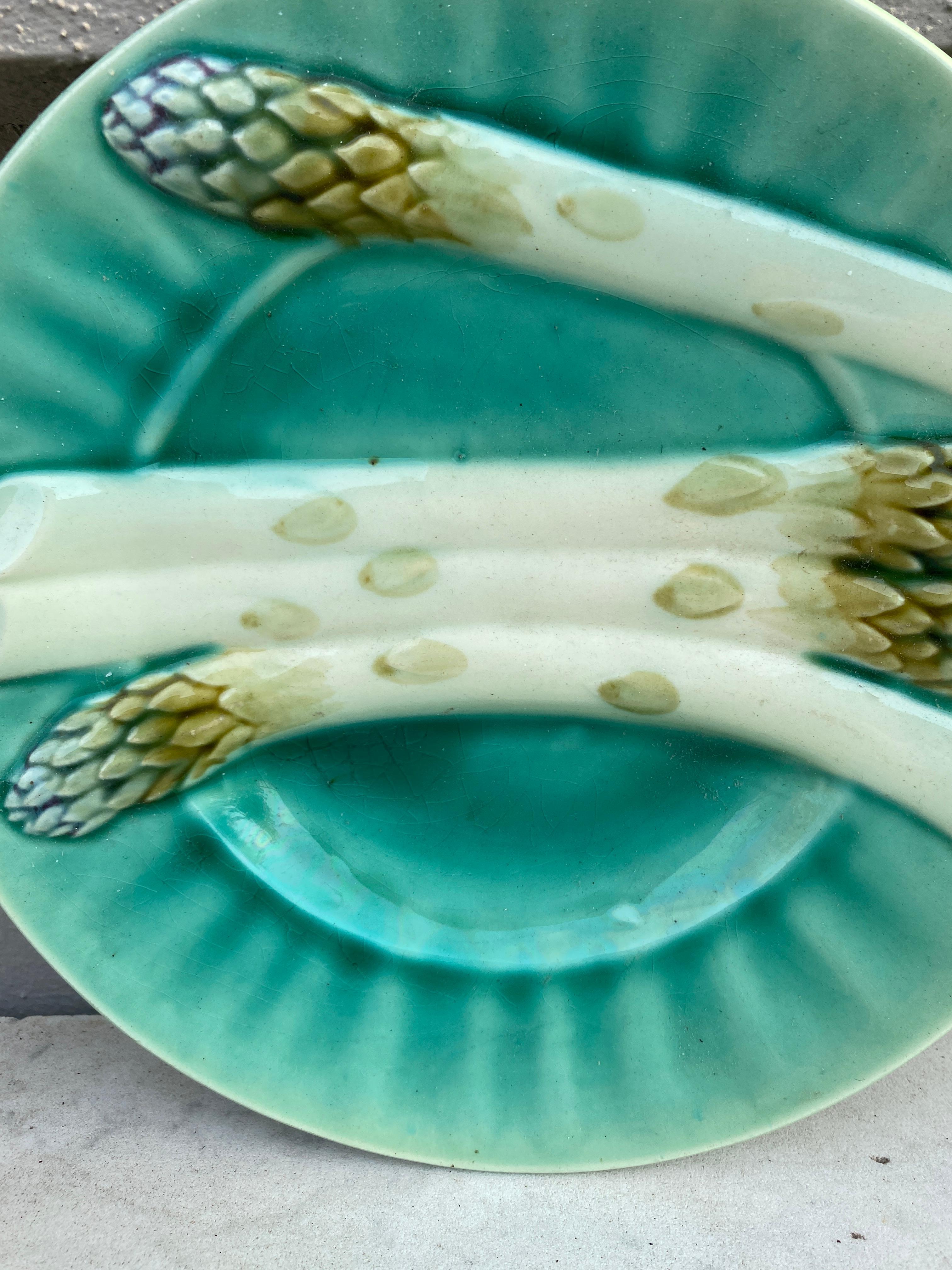 French Majolica asparagus plate Keller & Guerin Luneville, circa 1890.