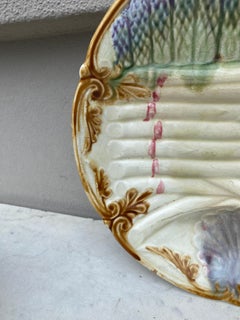 Piatto di maiolica francese con asparagi Onnaing, 1890 circa