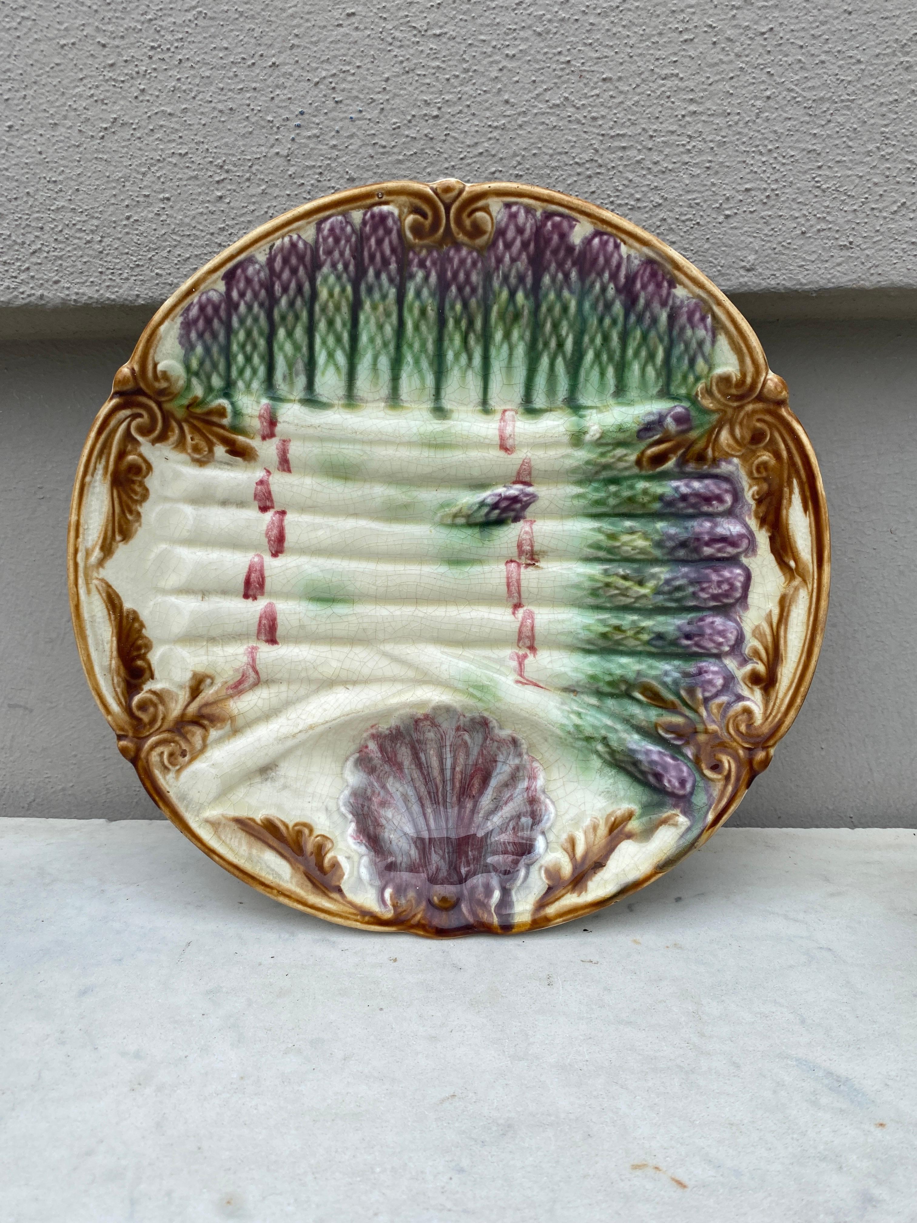 French Majolica asparagus plate Onnaing, circa 1890.