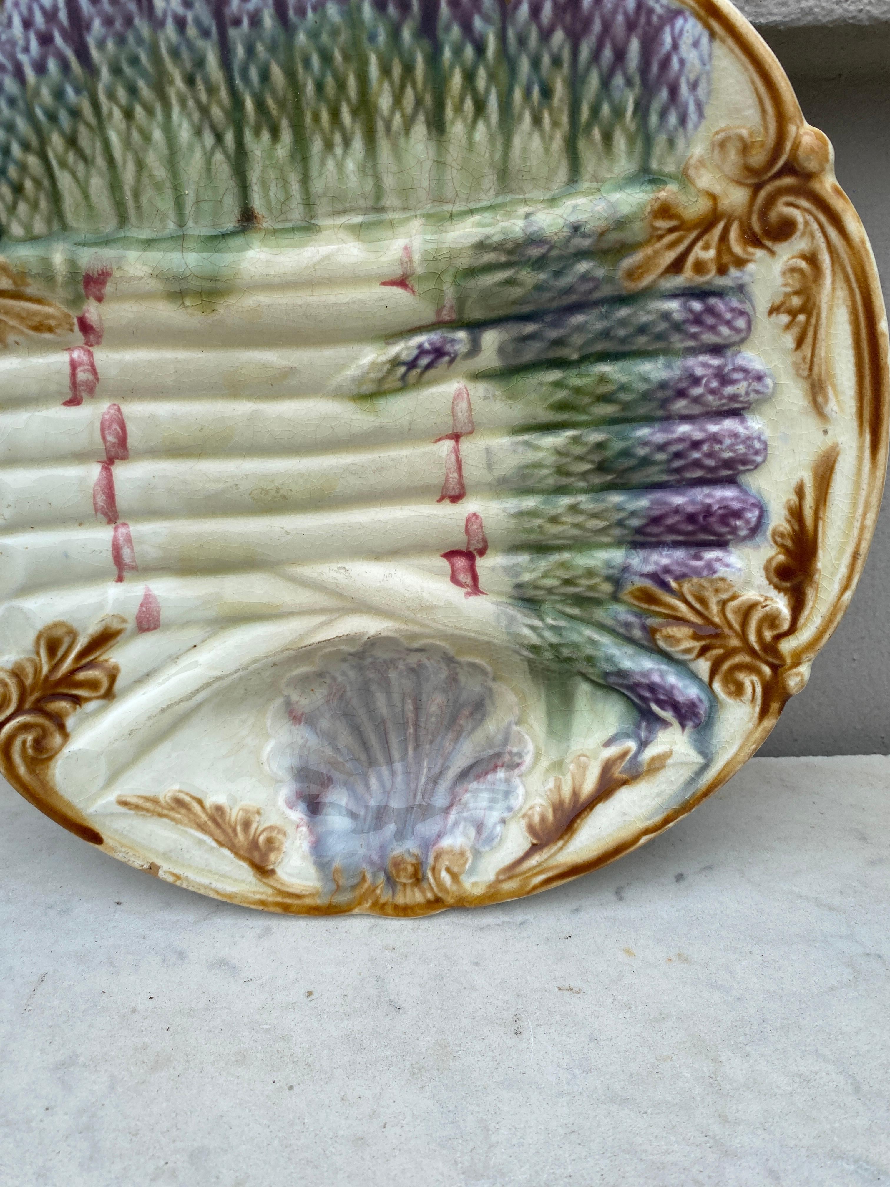 Country French Majolica Asparagus Plate Onnaing, circa 1890 For Sale