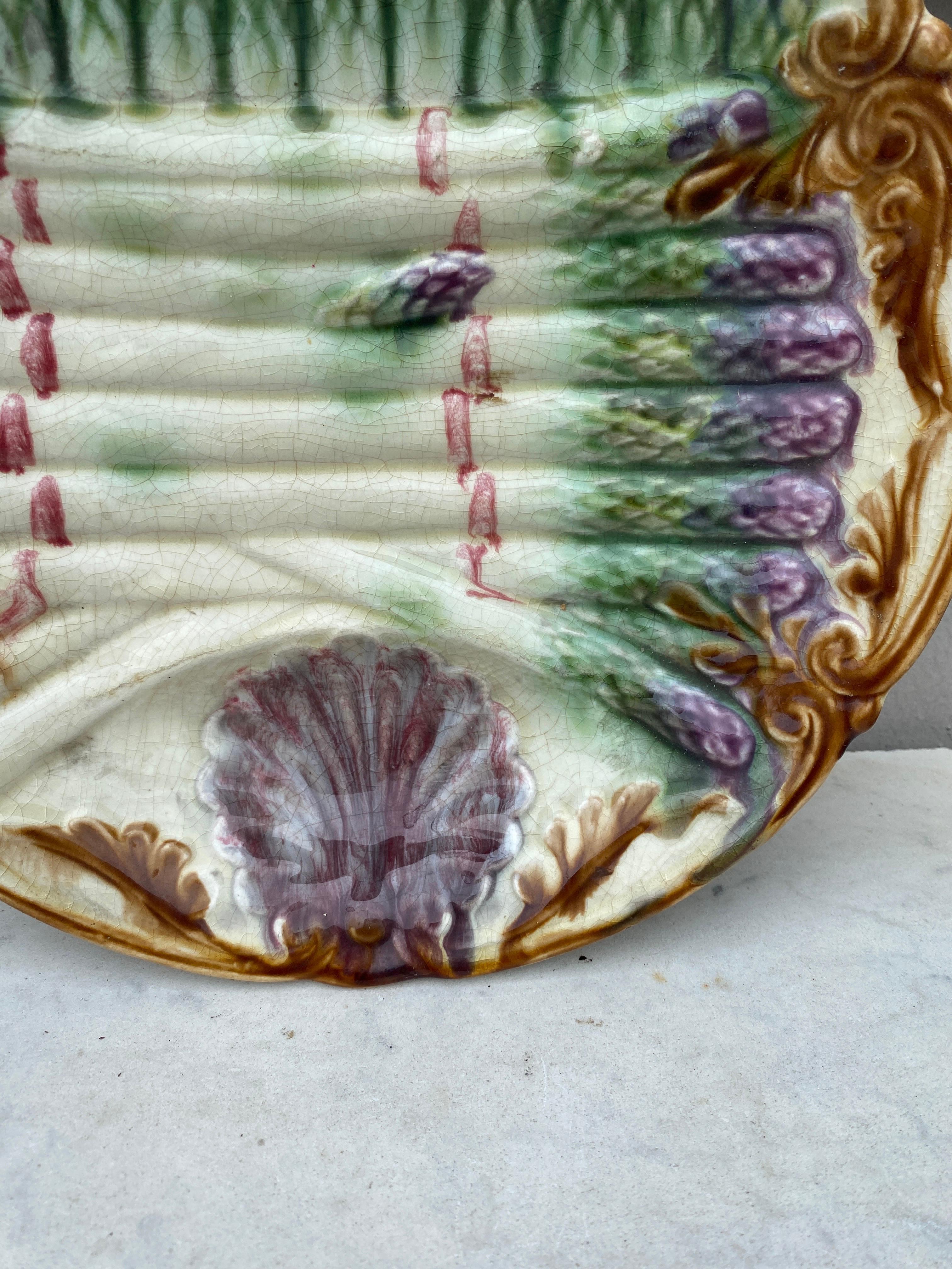 French Majolica Asparagus Plate Onnaing, circa 1890 In Good Condition In Austin, TX