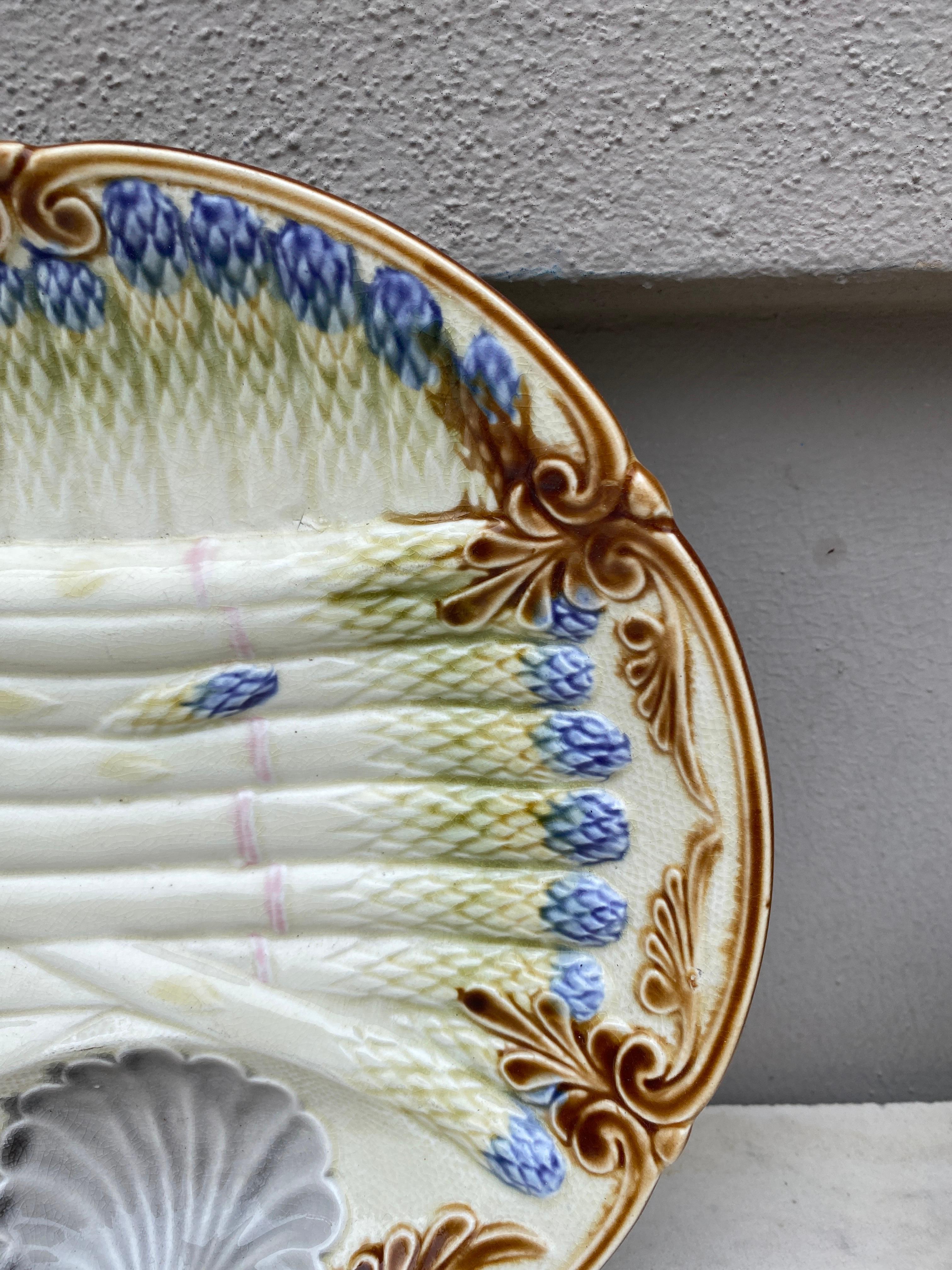 French Majolica Asparagus Plate Onnaing, circa 1890 In Good Condition For Sale In Austin, TX