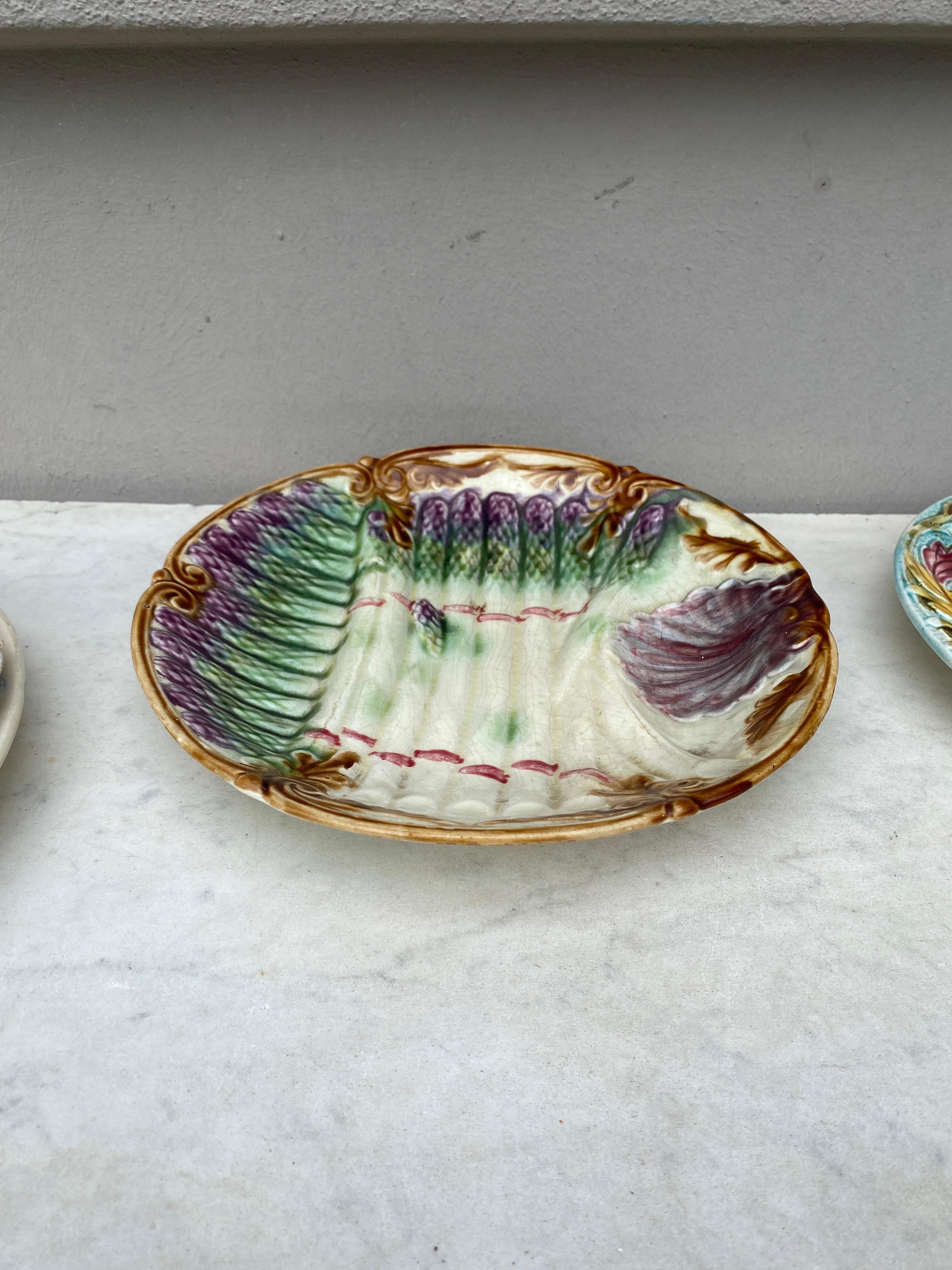 Late 19th Century French Majolica Asparagus Plate Onnaing, circa 1890 For Sale